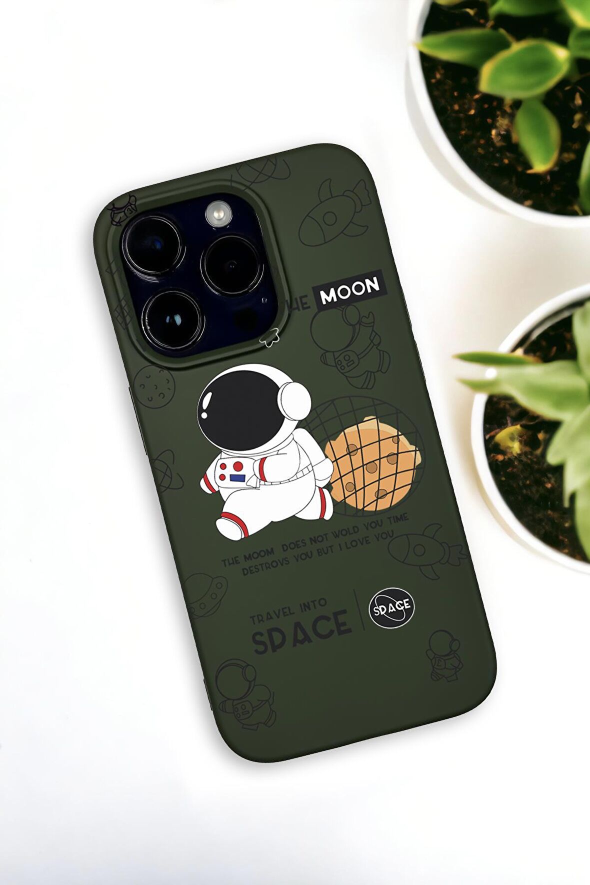 iPhone 14 Pro Max Uyumlu Sevimli Astronot Desenli Premium Silikonlu Haki Lansman Telefon Kılıfı