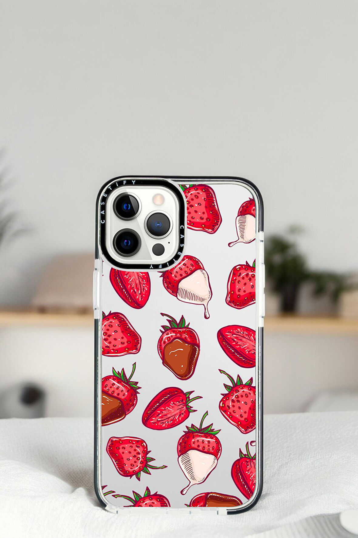 iPhone 14 Pro Çikolatalı Çilekler Desenli Casetify Darbe Emci Silikonlu Telefon Kılıfı