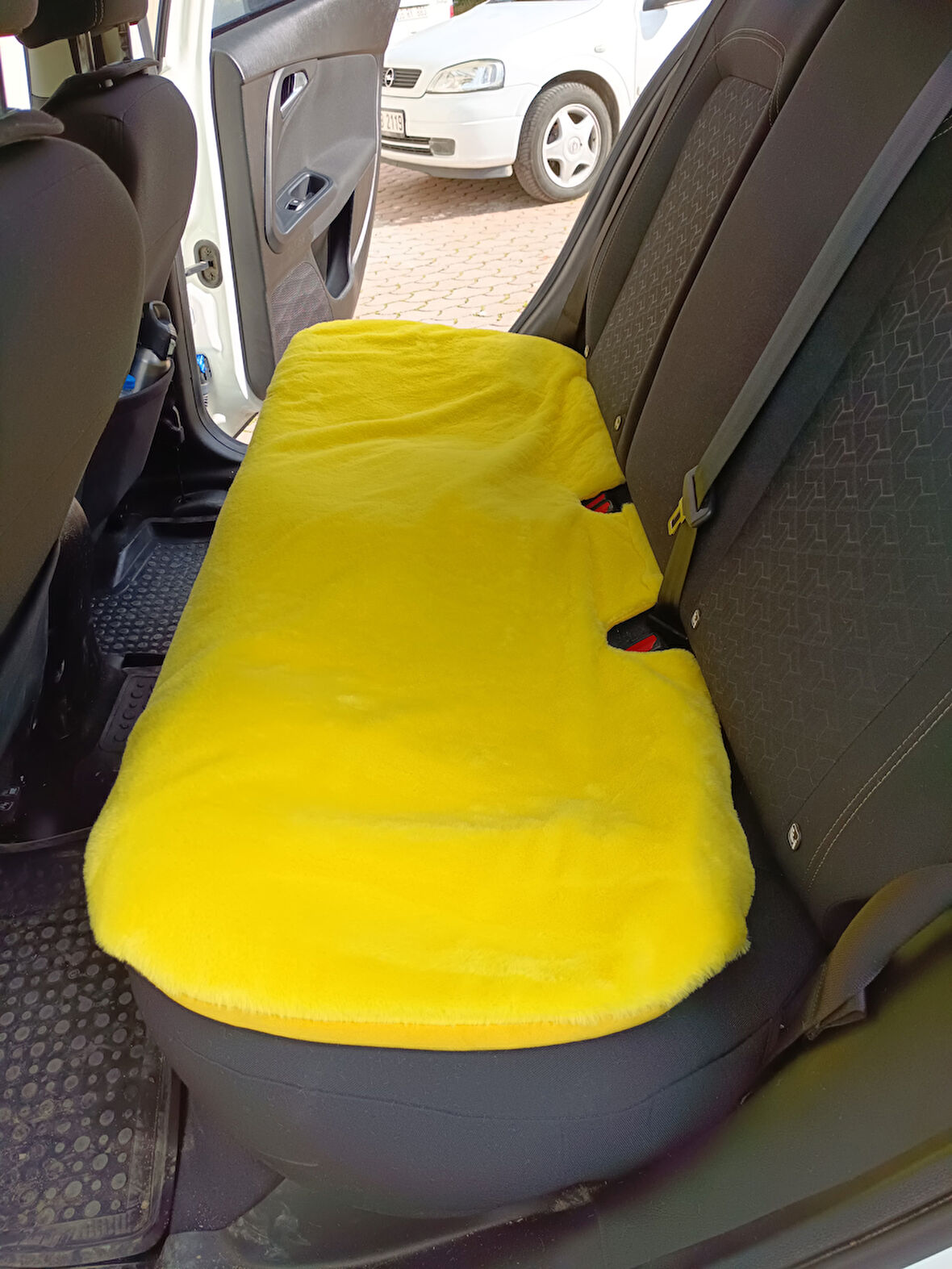 Yumuşak Tüylü Peluş Serme Oto Koltuk Minder Arka Sarı