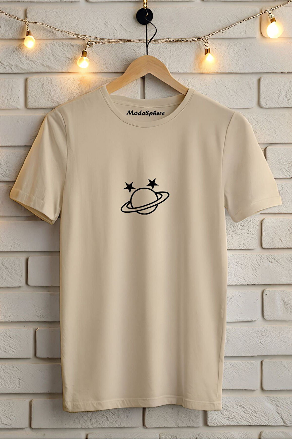 SATURN VE YILDIZ BASKILI BİSİKLET YAKA KISA KOLLU UNISEX TİŞÖRT