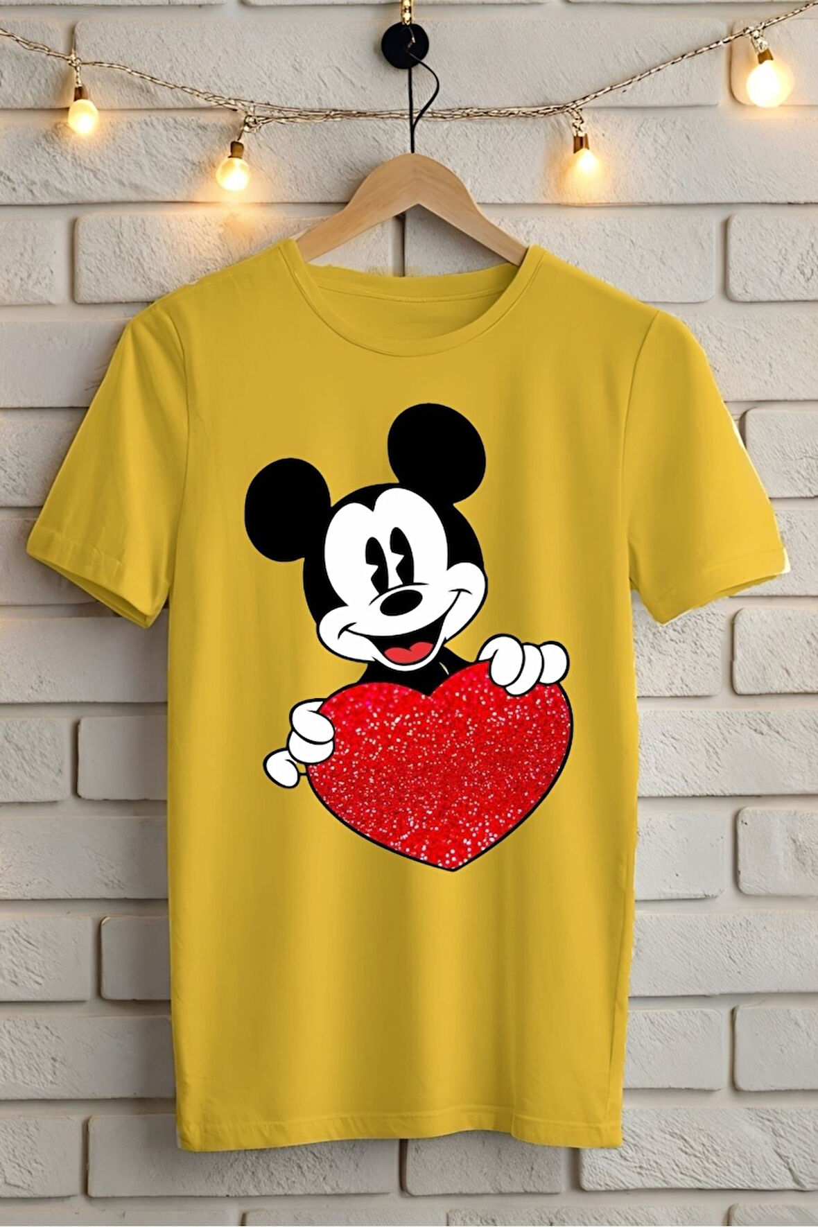 Kırmızı Kalp Baskılı Unisex Kısa Kollu Tişört