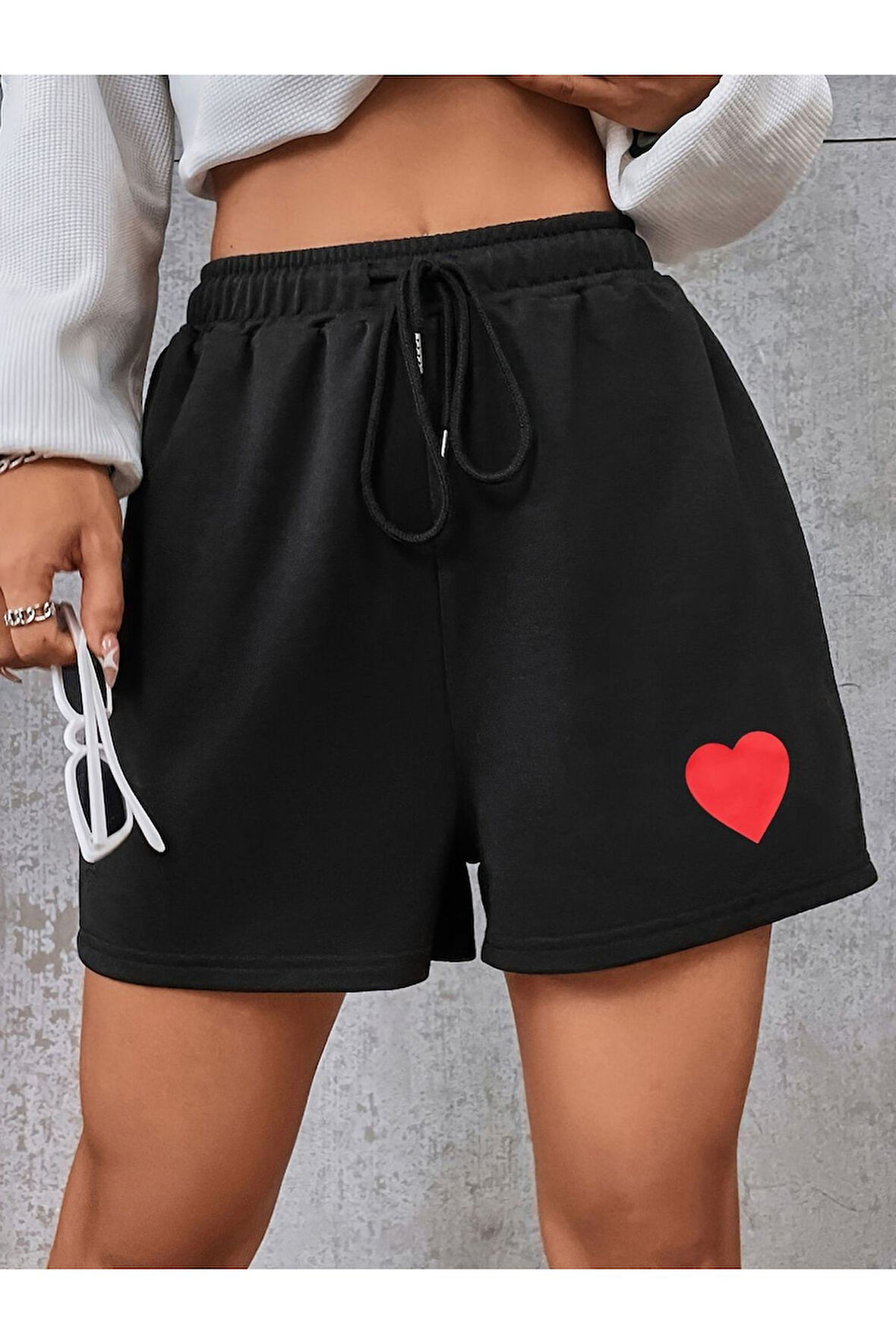 Unisex Kırmızı Kalp Baskılı Şort