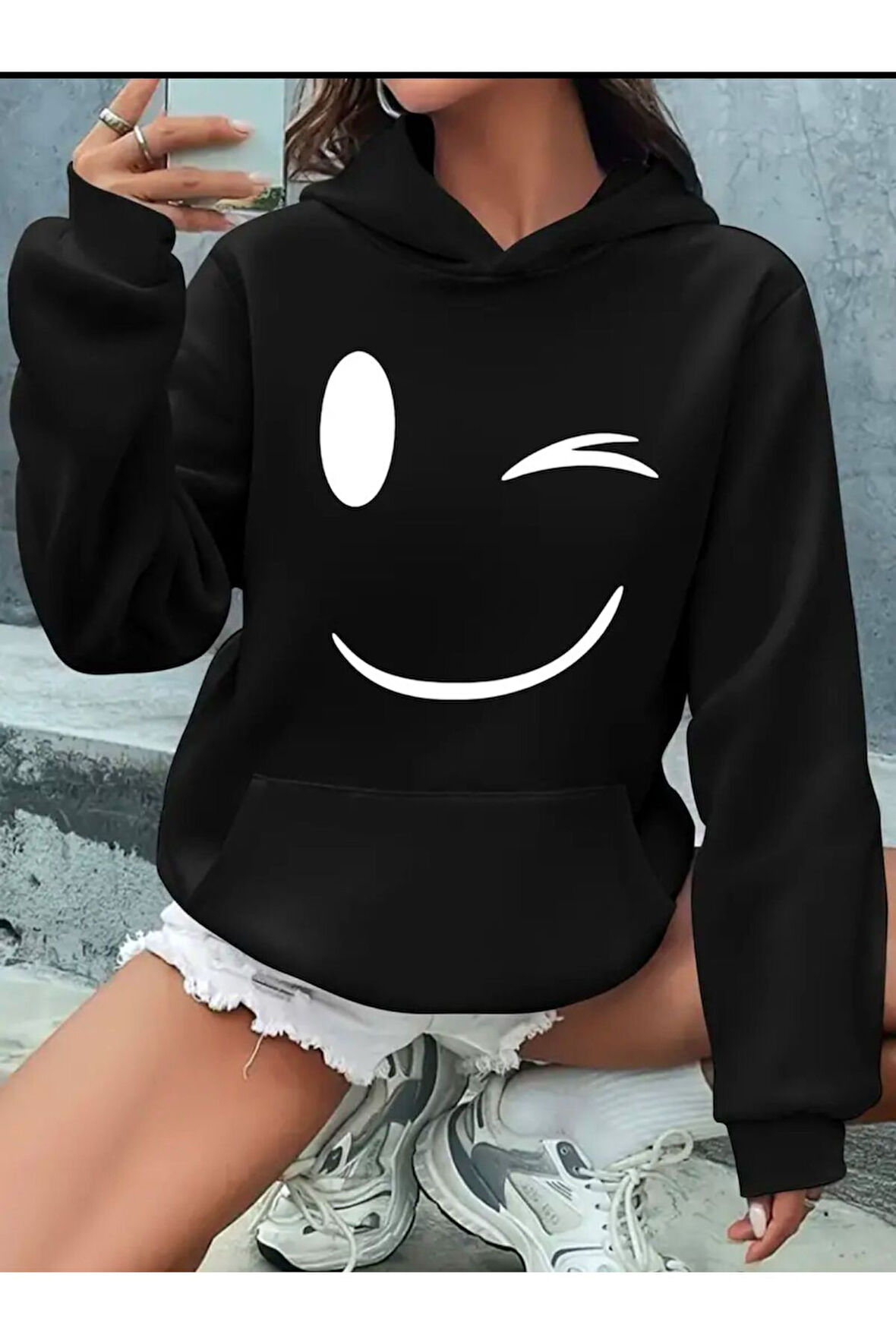 Gülen Emojili Baskılı Kapüşonlu Sweatshirt