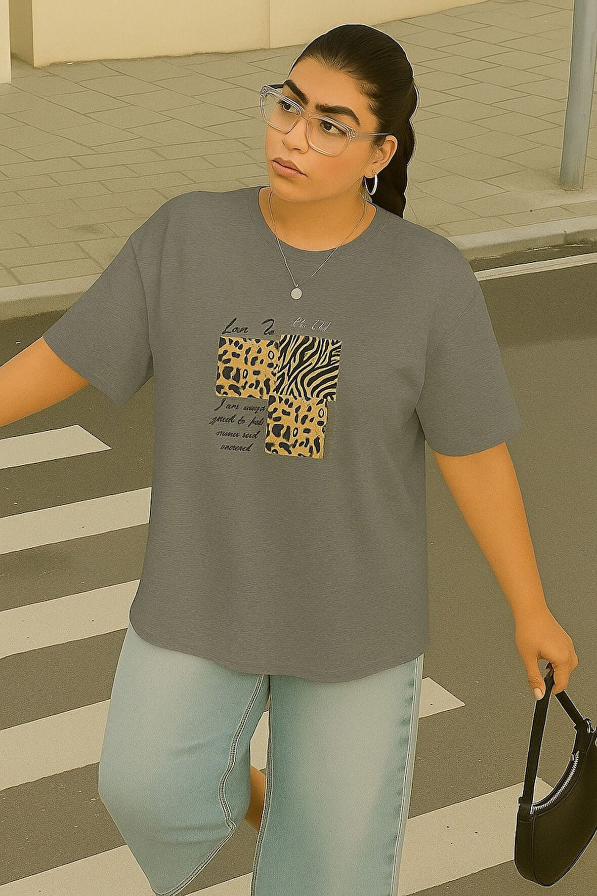 Büyük Beden Love Is Wild Baskılı Unisex Oversize Tişört