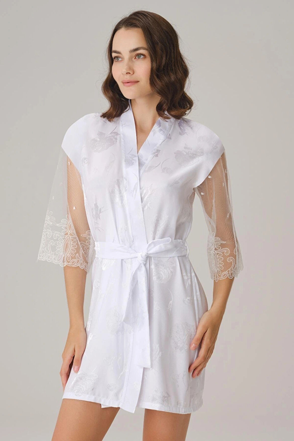 MDB Çeyizlik Uzun Kol V Yaka Kadın Saten Düz Yazlık Mini Dantel Detaylı Sabahlık