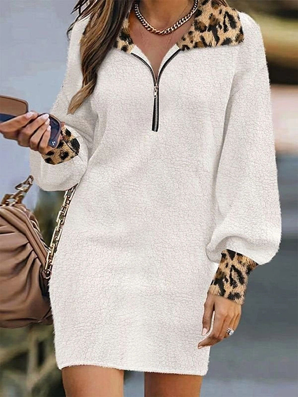 MDB Kadın Uzun Kollu Yakalı önden Fermuarlı Leopar Detaylı Mini Peluş Elbise