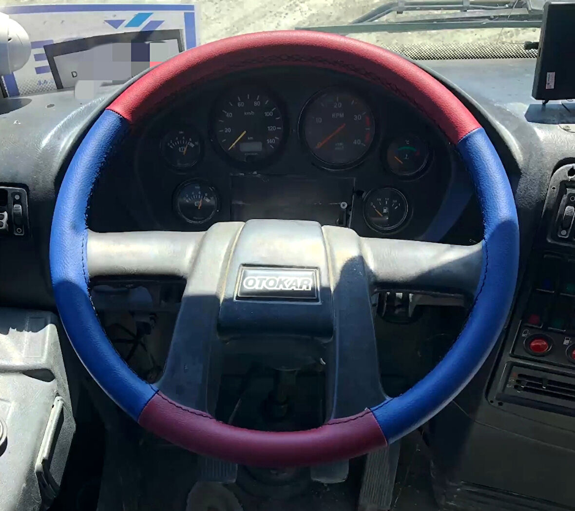 DİKİŞLİ DİREKSİYON KILIFI BORDO DERİ MAVİ DERİ SİYAH DİKİŞLİ OTOKAR OTOBÜS 2008 KASA