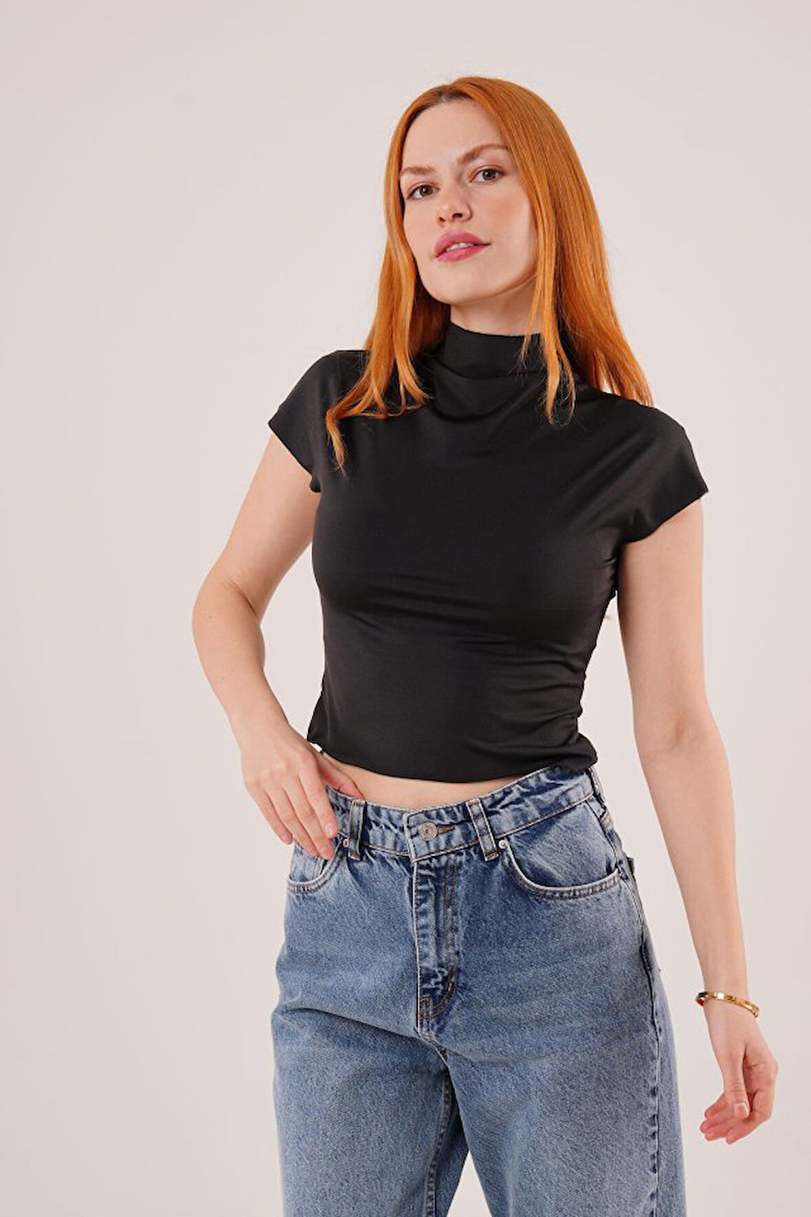 Boğazlı Parlak Kumaş Siyah Crop