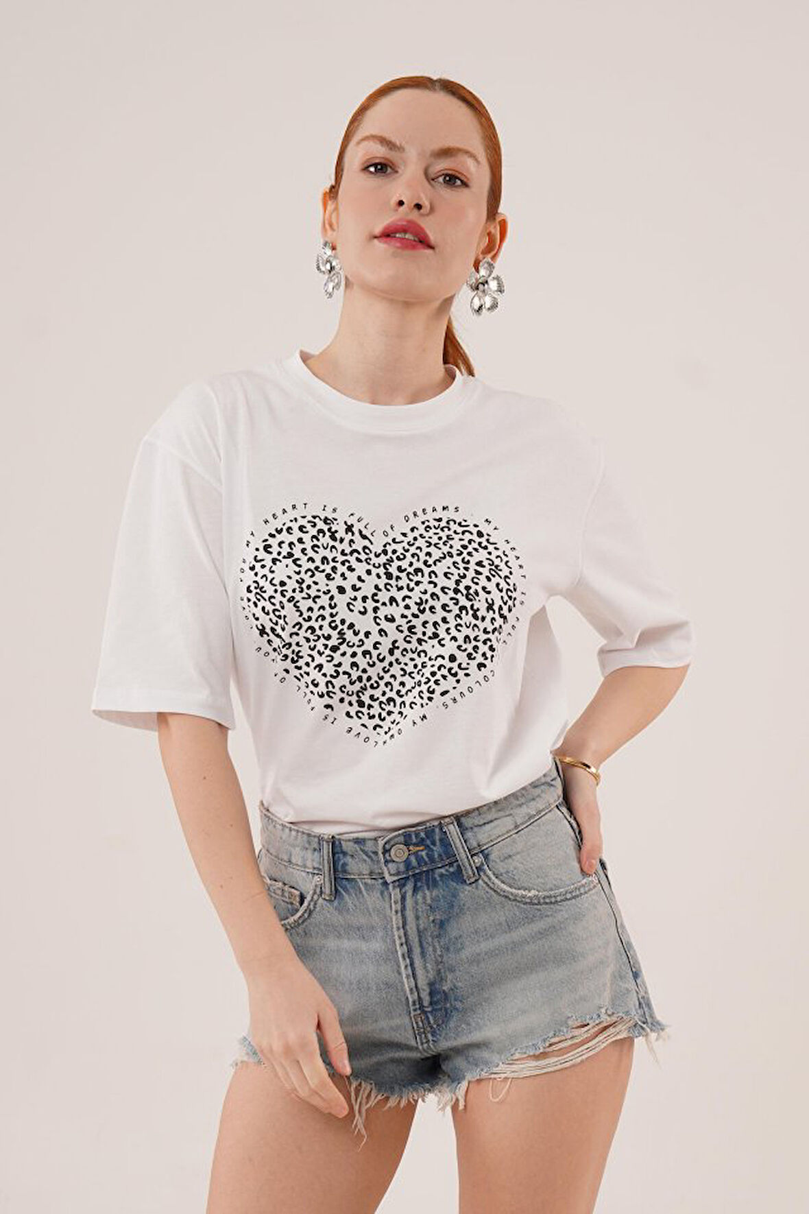 Kalp Baskılı Crop Beyaz Tişört