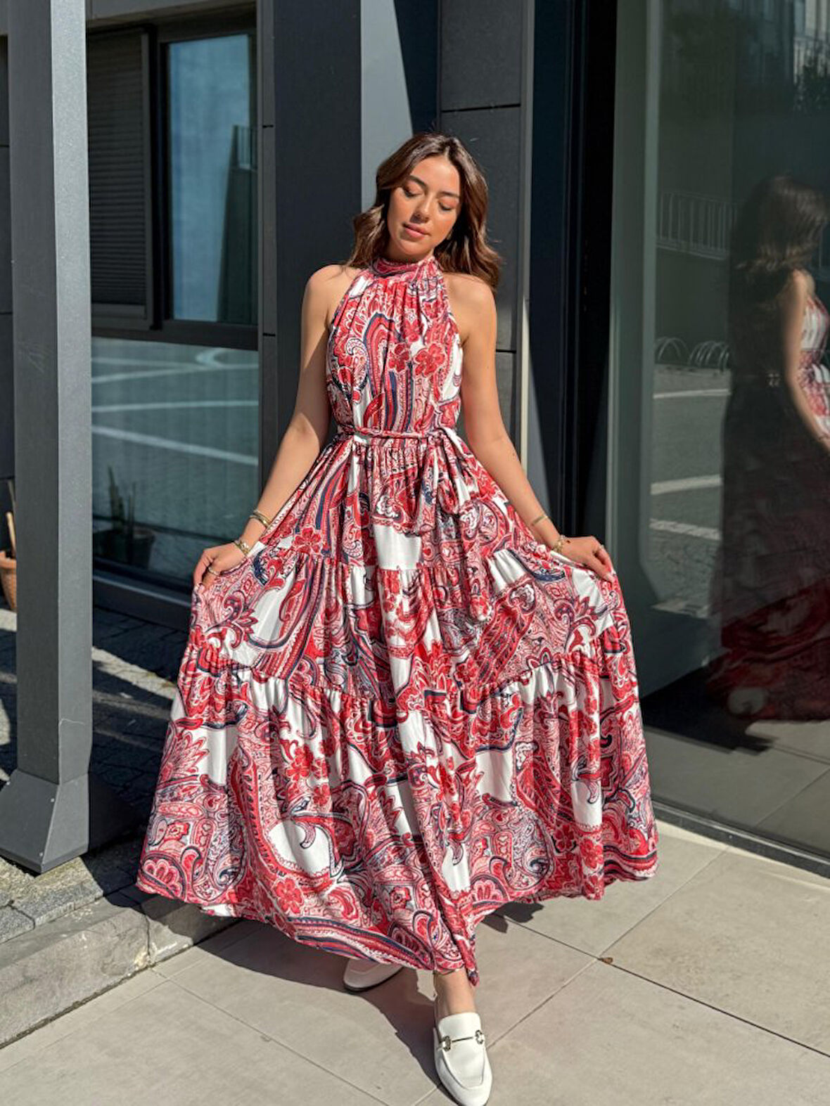 Kadın Halter Yakalı Omuzlardan Açık Kuşaklı Maksi Boy Desenli Süprem Elbise