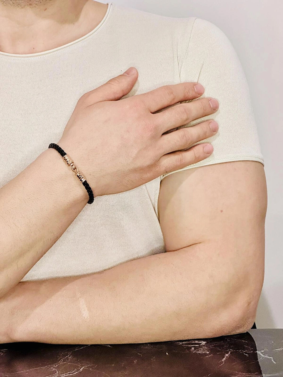 Altın Kaplama Erkek Deri Bileklik, Örgü Kordonlu Şık Kombin, Işıltılı Desen Özel Tasarım Bileklik