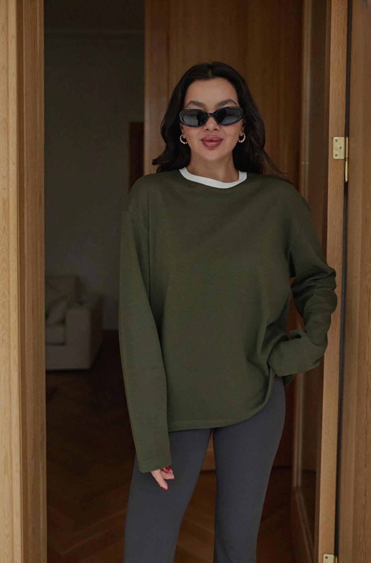 Kadın Haki Yeşil Yakası Renk Detaylı Sweatshirt