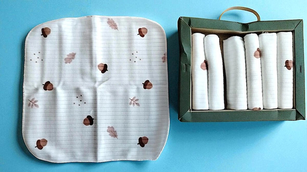 BEBEK AĞIZ SİLME VE ÇOK AMAÇLI MENDİL 7 Lİ KUTULU DESENLİ SAF PAMUKTAN