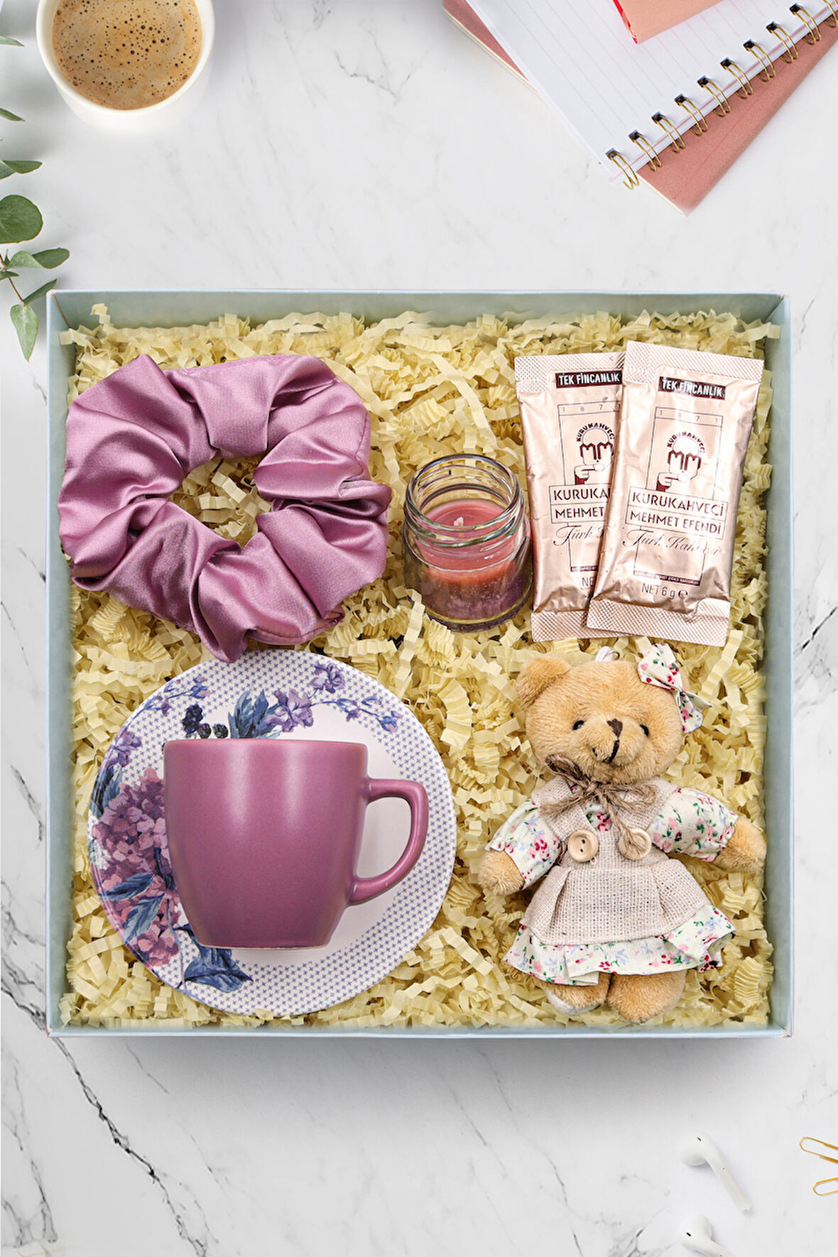 Pembe Kahve Fincan & Toka & Ayıcık Anahtarlık & Mini Mum & 2'li Tek İçimlik Türk Kahvesi Hediye Seti