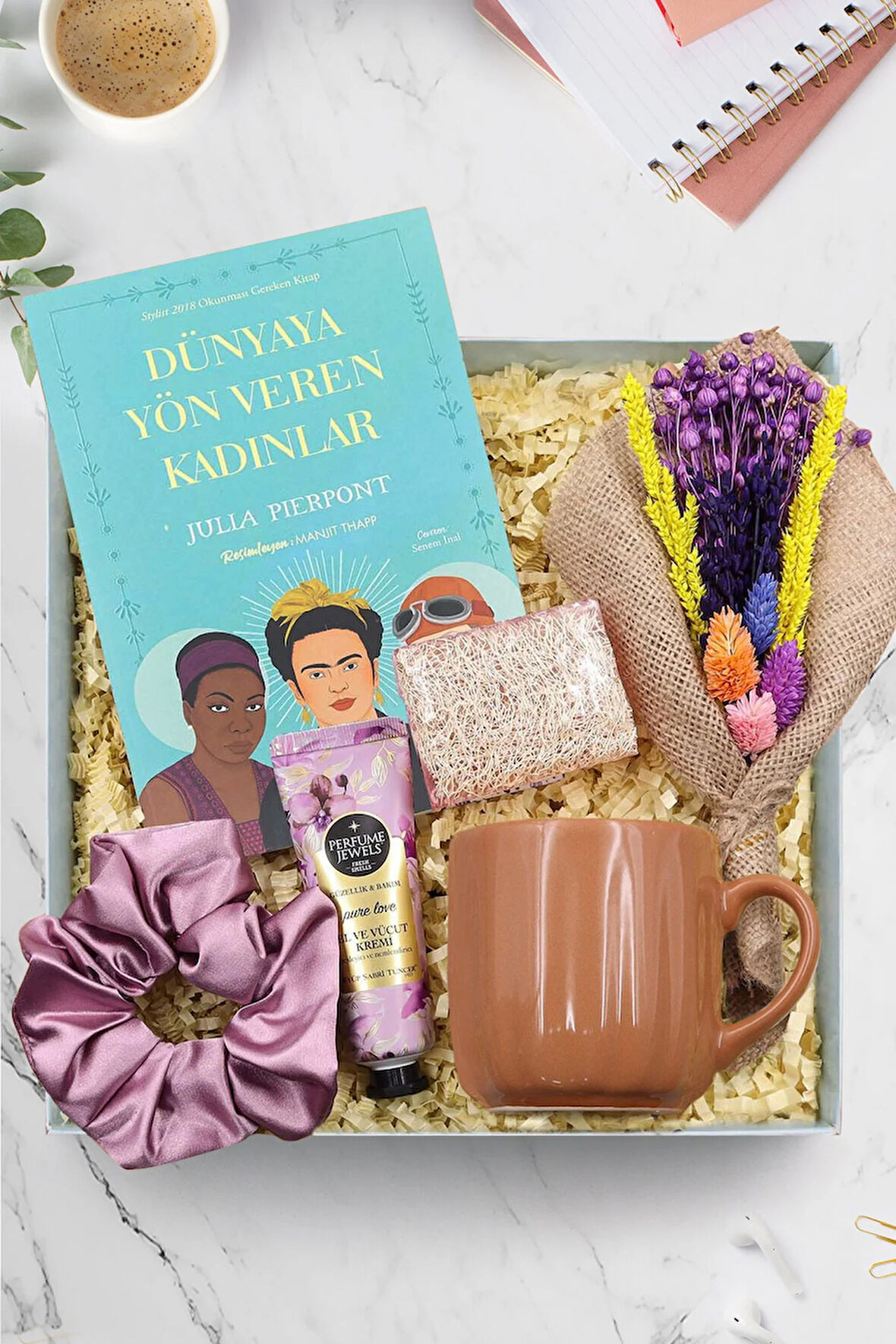Kitap & Kahverengi Kupa & Kurutulmuş Çiçek & Krem & Kabak Lifli Sabun & Toka Hediye Seti