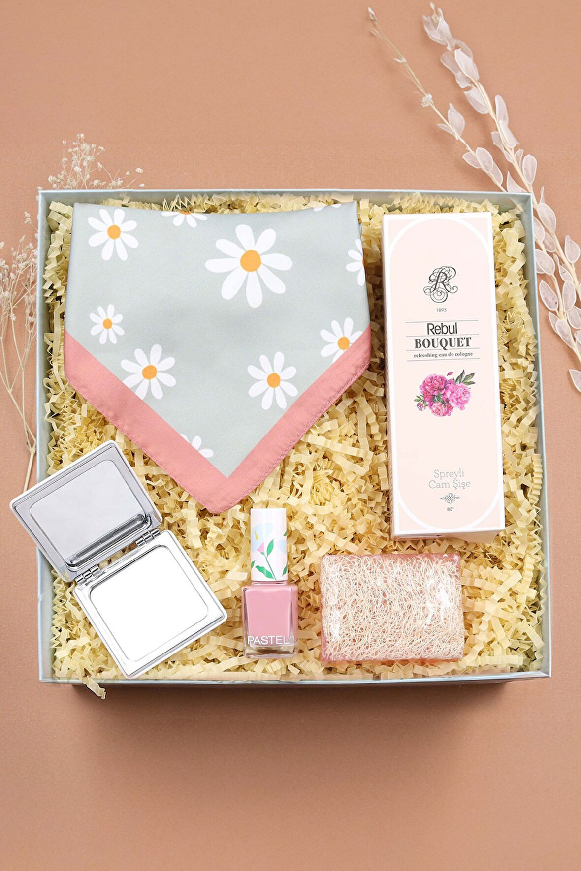 Papatya Desenli Fular & Pastel Oje & Lifli Sabun & Beyaz El Aynası &Bouquet Kolonya Hediye Seti
