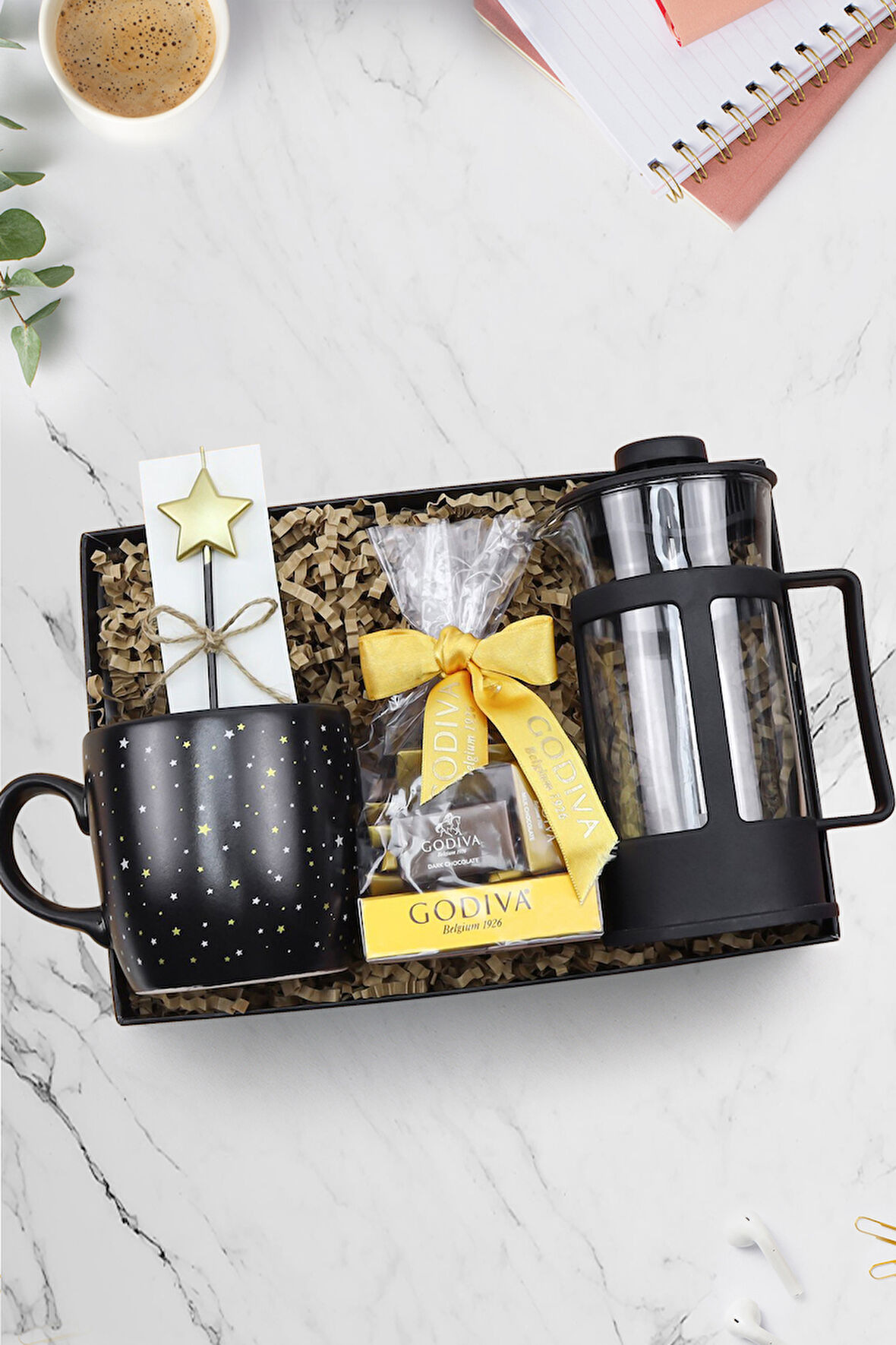 Yıldızlı Kupa & Siyah French Press & Godiva Napoliten Çikolata & Doğum Günü Yıldız Mum Hediye Seti