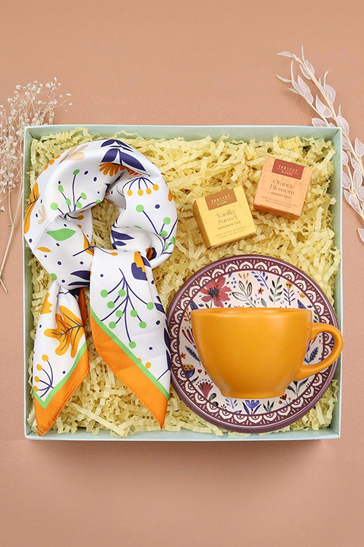 Turuncu Çiçek Fular & Turuncu Fincan & Teashop 2'li Bitki Çayı Hediye Seti