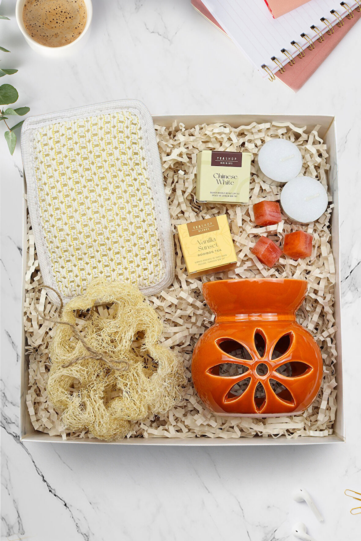 2 Tealight Mum & Lotus Buhurdanlık & Teashop 2'li Bitki Çayı & Kabak Lifi & Duş Kesesi Hediye Seti