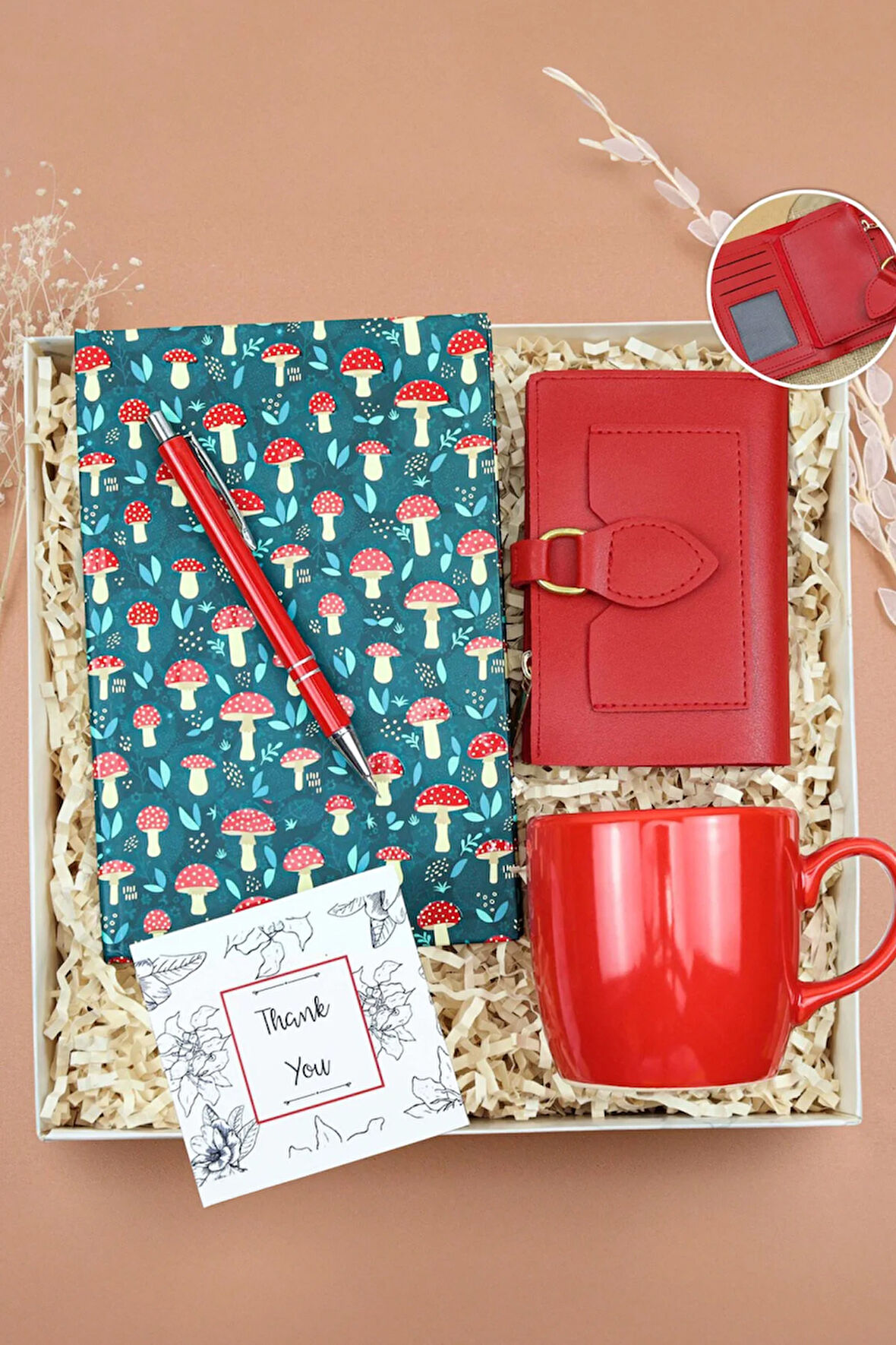 Mantar Desenli Defter & Kırmızı Tükenmez Kalem & Deri Kartlık Cüzdan & Kırmızı Kupa Hediye Seti
