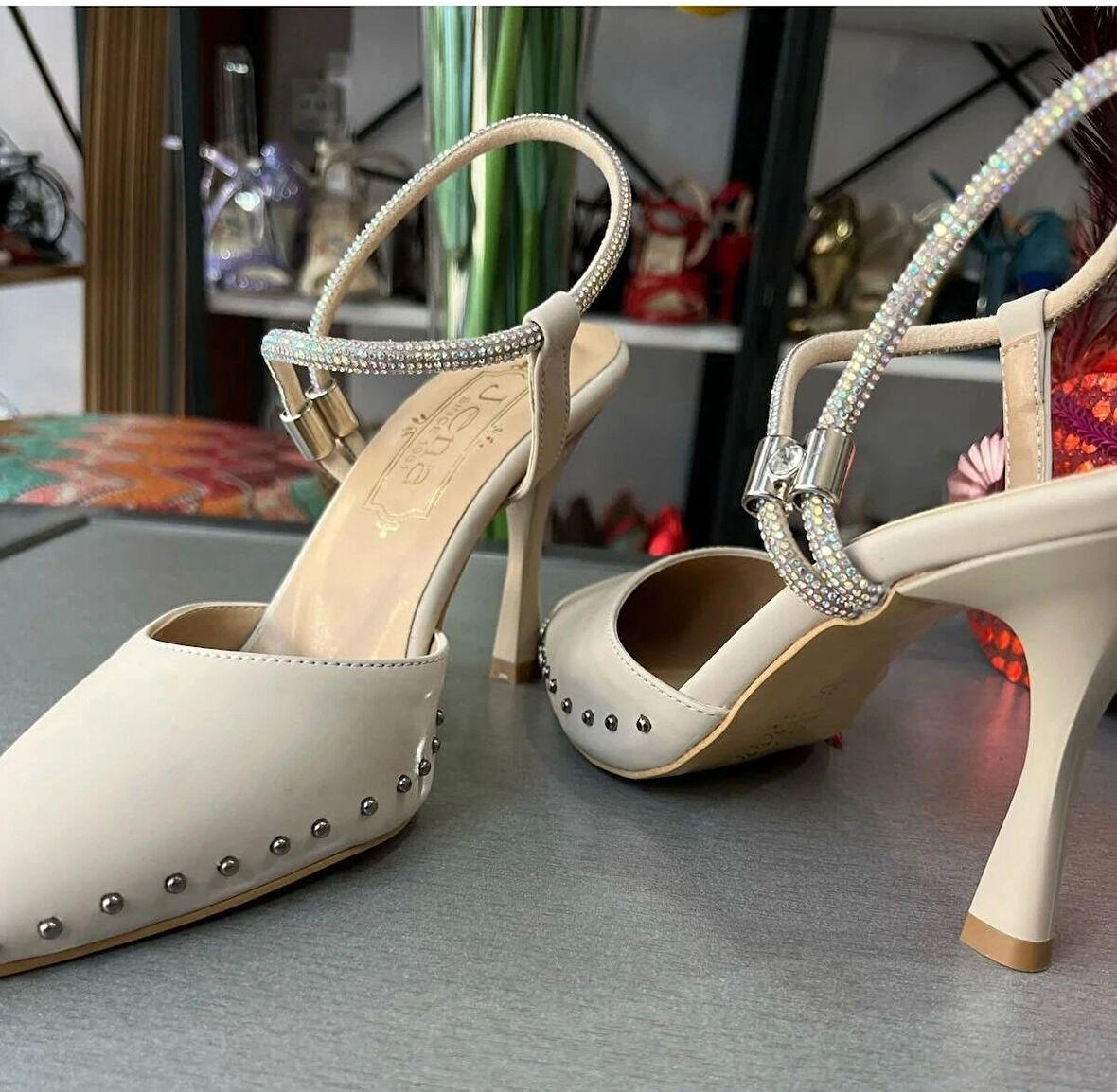 METAL DETAYLI ÇOK RAHAT ÇOK ŞIK BİLEKTEN TAŞLI SPOR ŞIKLIK GECE-GÜNDÜZ İÇİN ABİYE AYAKKABI