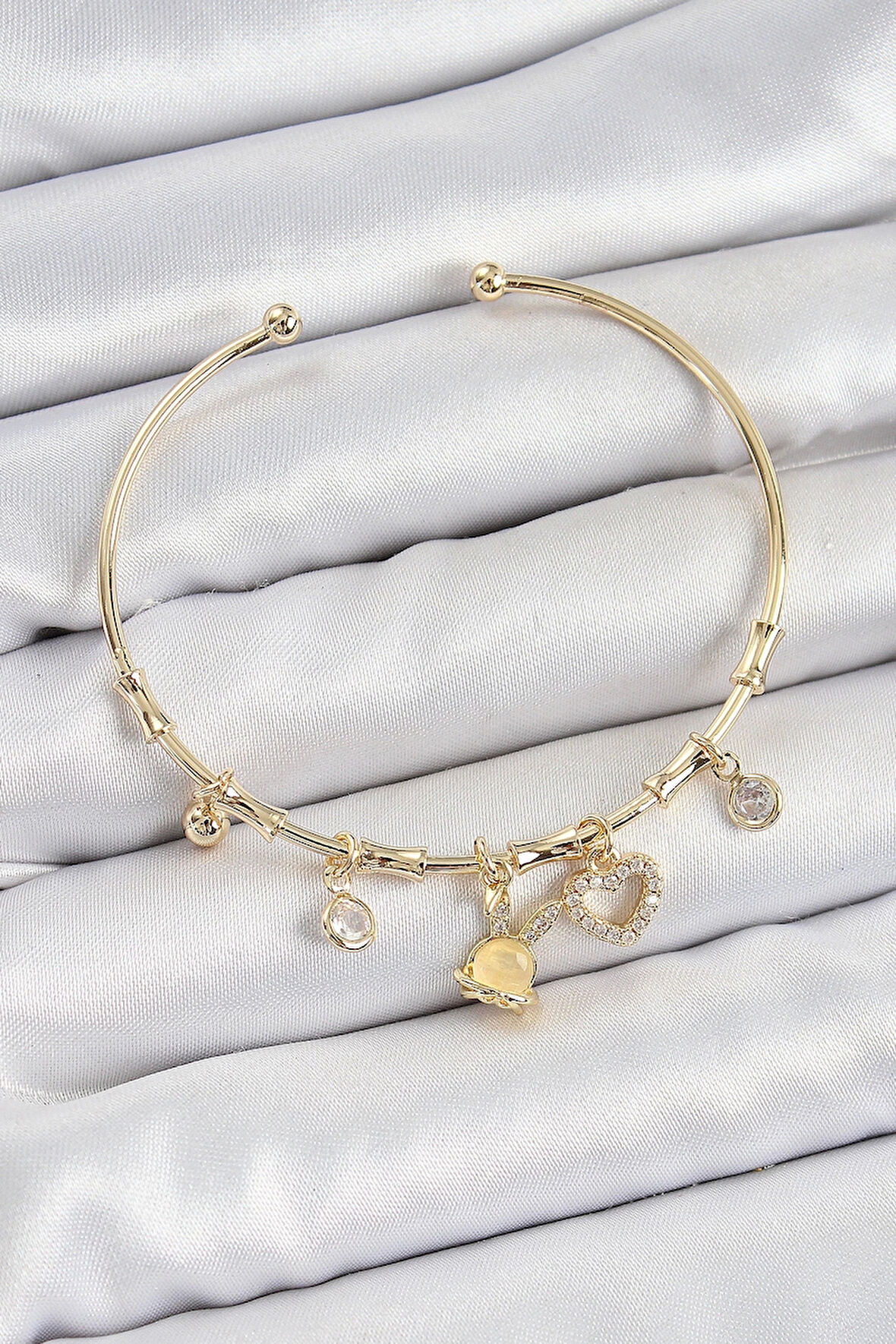 CEYLAN ADAM Pirinç Zirkon Taşlı Tavşan Ve Kalp Model Gold Renk Charm Bileklik