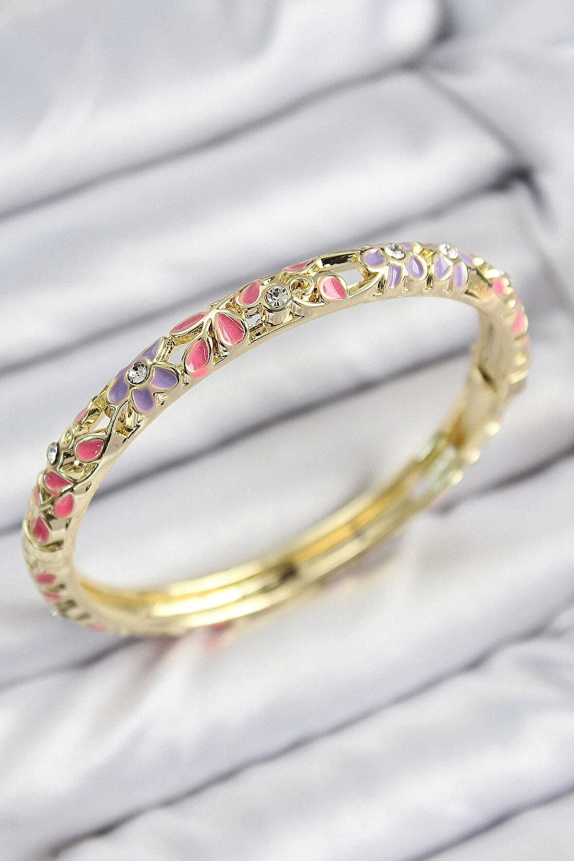 CEYLAN ADAM Mineli Pirinç Zirkon Taşlı Pembe Mor Çiçek Motifli Gold Kadın Kelepçe