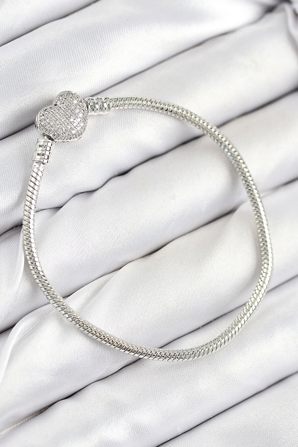 CEYLAN ADAM Pirinç Charm Zirkon Taşlı Kalp Model Gümüş Renk Kadın Bileklik