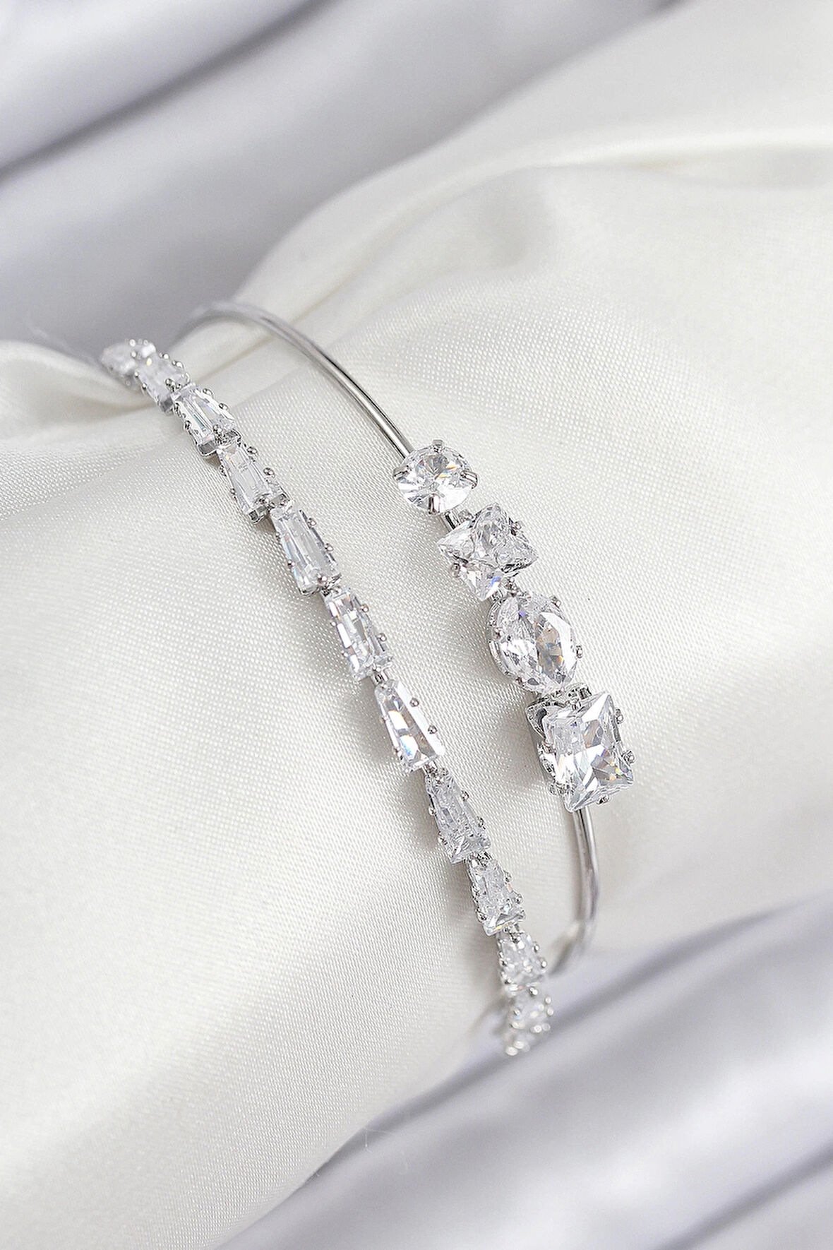 CEYLAN ADAM Pirinç Zirkon Taşlı Su Yolu Model Gümüş Renk Kadın Bileklik