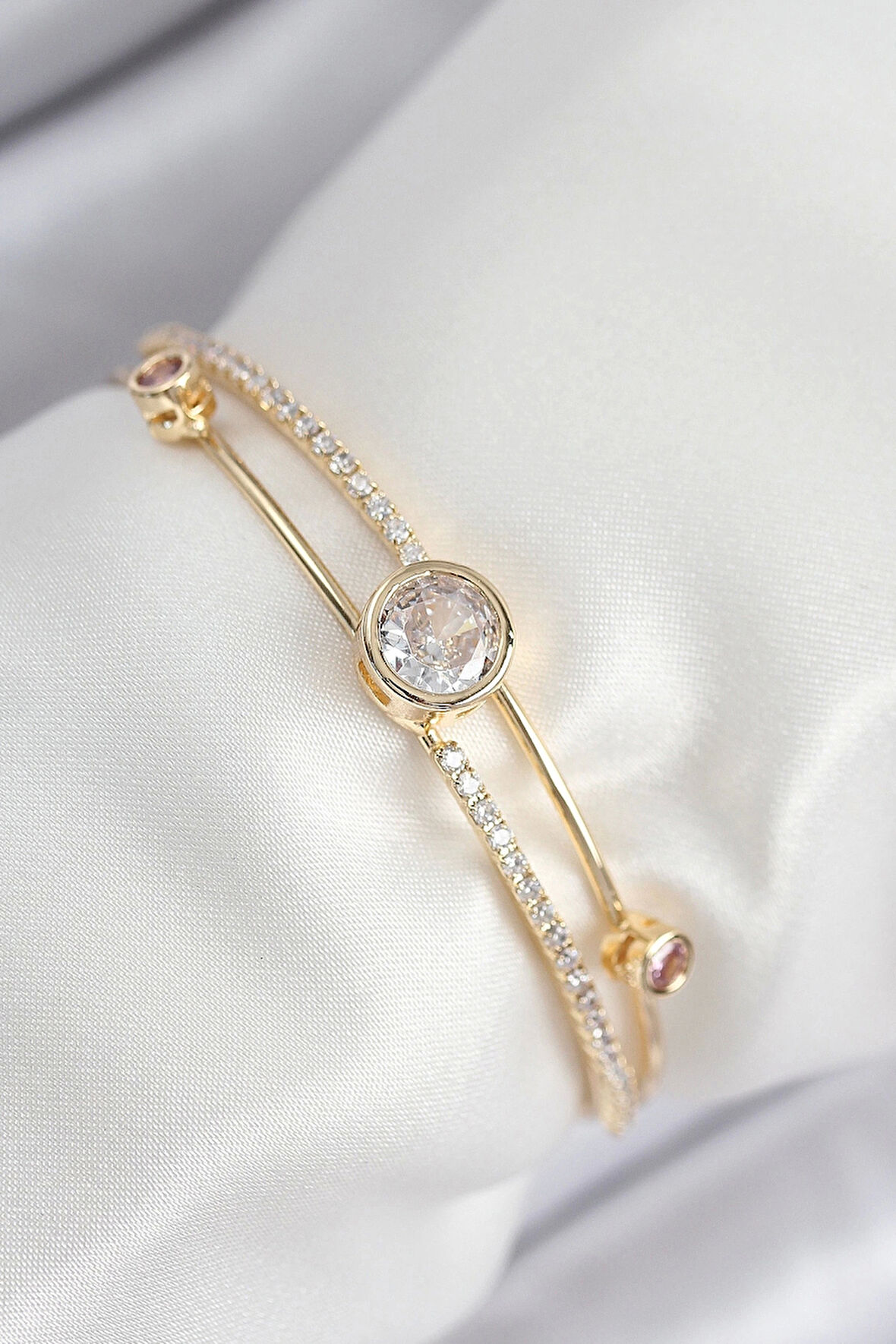 CEYLAN ADAM Pirinç Zirkon Taşlı Pırlanta Model Gold Renk Kadın Bileklik