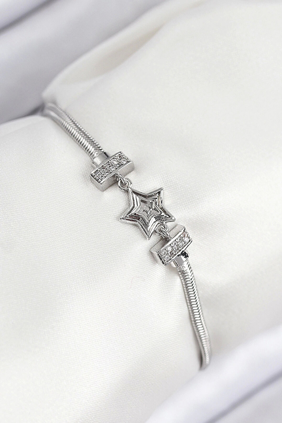 CEYLAN ADAM Pirinç Zirkon Taşlı Yıldız Model Gümüş Renk Kadın Bileklik