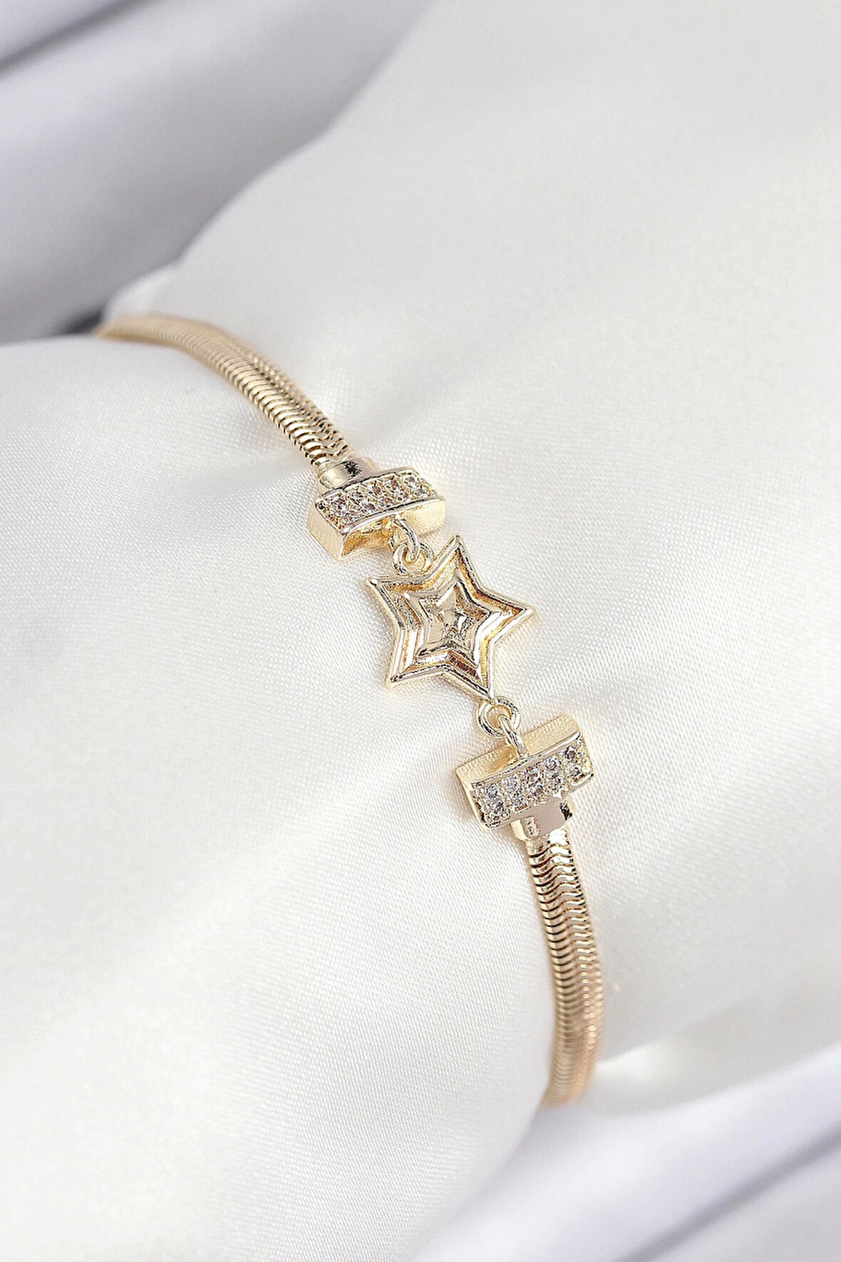 CEYLAN ADAM Pirinç Zirkon Taşlı Yıldız Model Gold Renk Kadın Bileklik