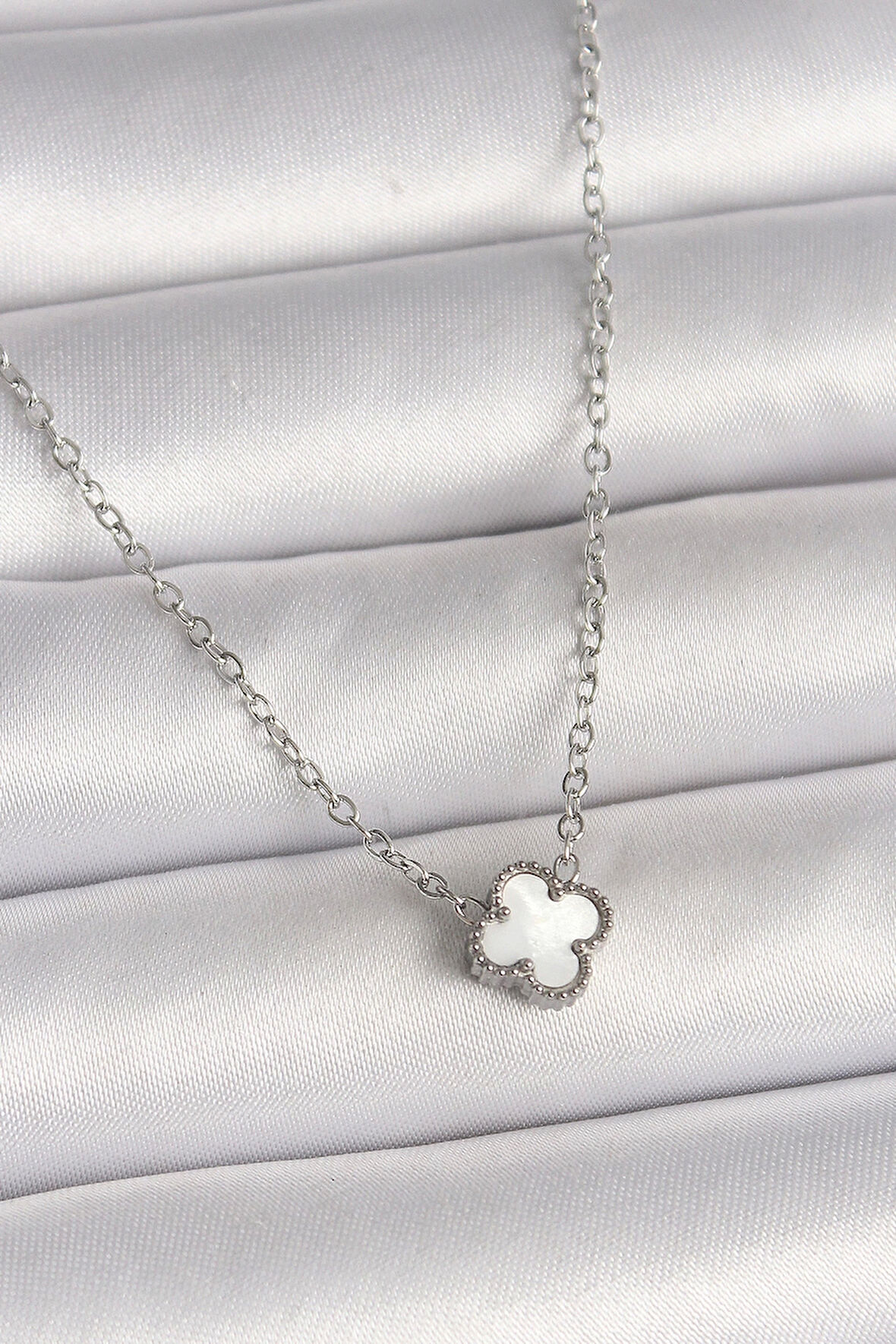 CEYLAN ADAM 316L Çelik Gümüş Renk Beyaz Yonca Model Kadın Kolye