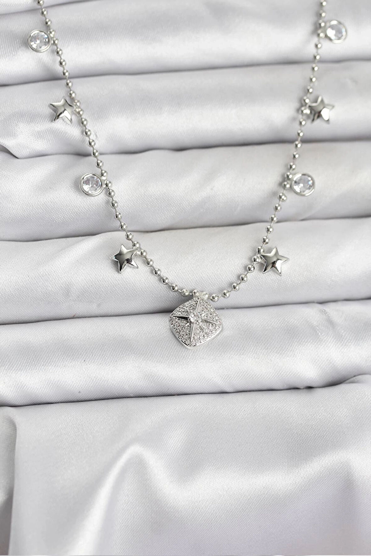 CEYLAN ADAM Pirinç Gümüş Renk Zirkon Taşlı Kutup Yıldızı Model Kadın Kolye