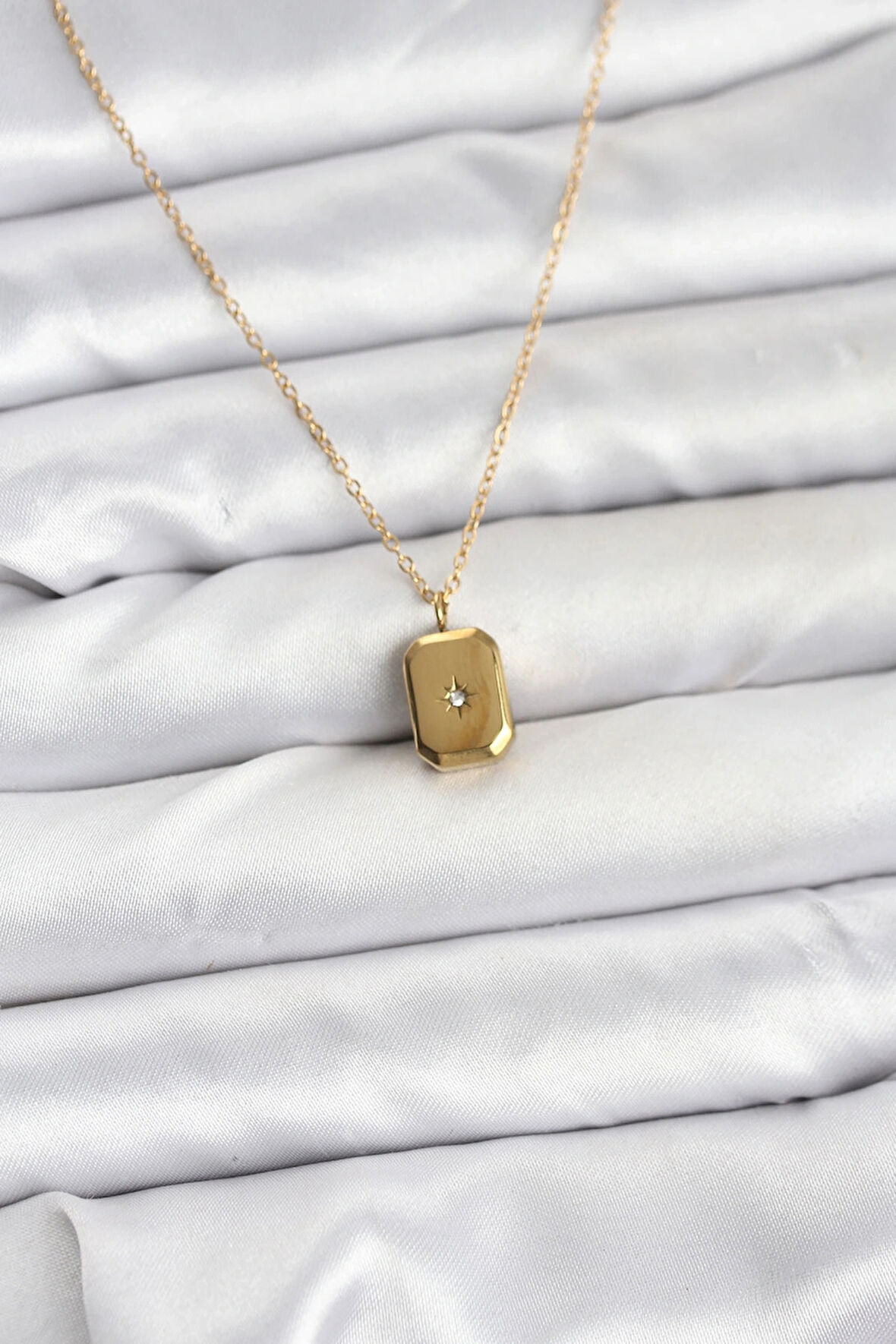 CEYLAN ADAM 316L Çelik Zincir Gold Renk Minimal Kutup Yıldızı Model Kadın Kolye