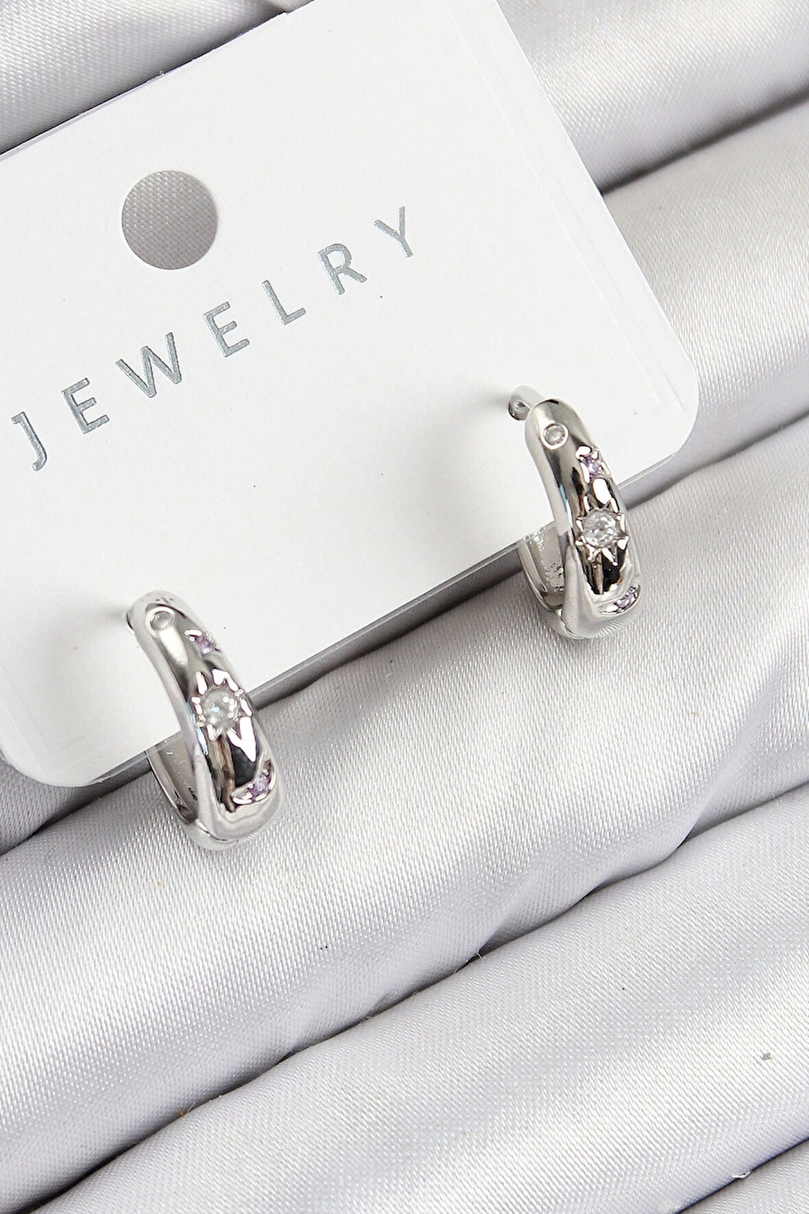 CEYLAN ADAM Pirinç Zirkon Taşlı Halka Model Gümüş Renk Kadın Küpe