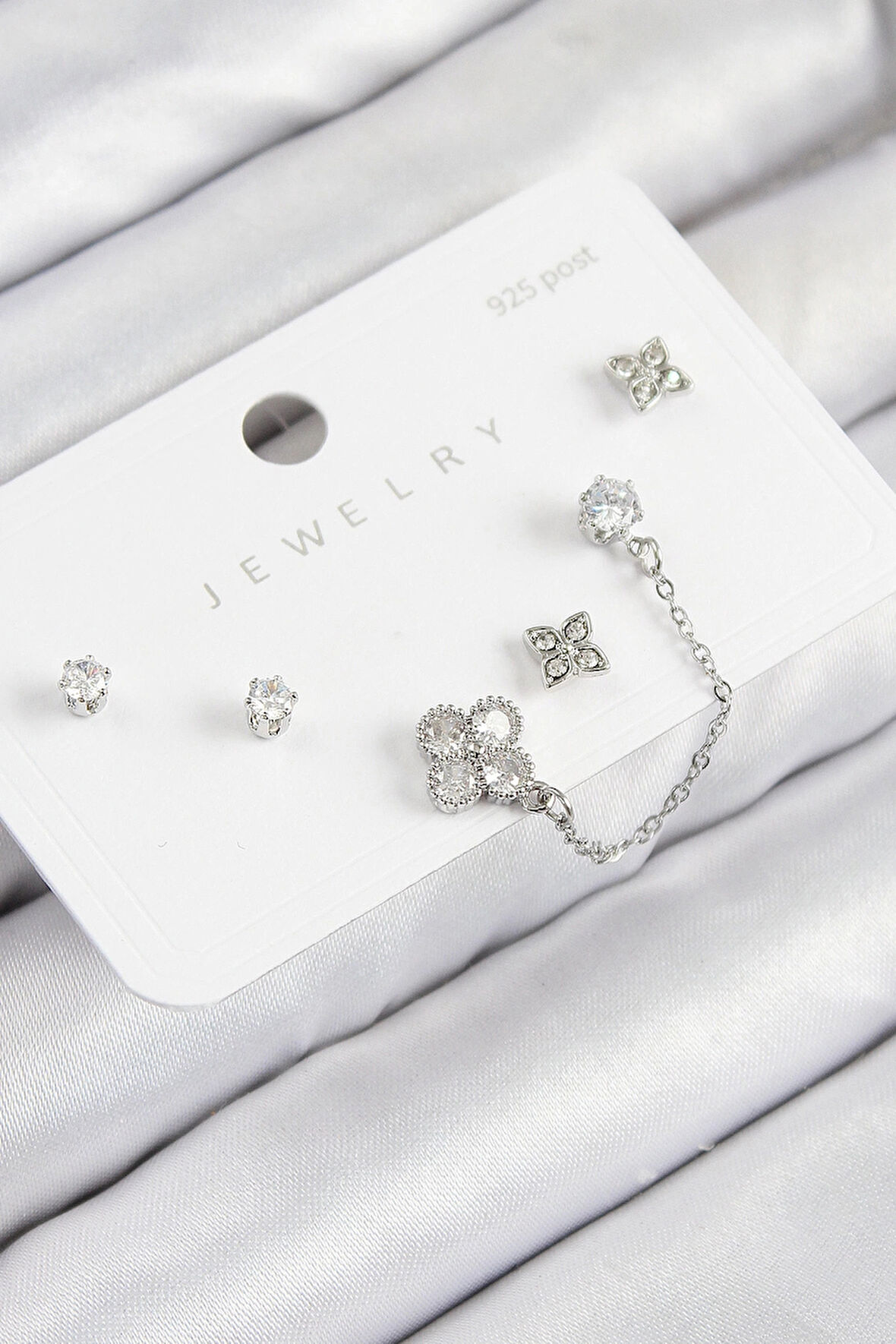 CEYLAN ADAM Pirinç Zirkon Taşlı Yonca Model Gümüş Renk 925 Ayar Gümüş Çivi Kadın Küpe Set