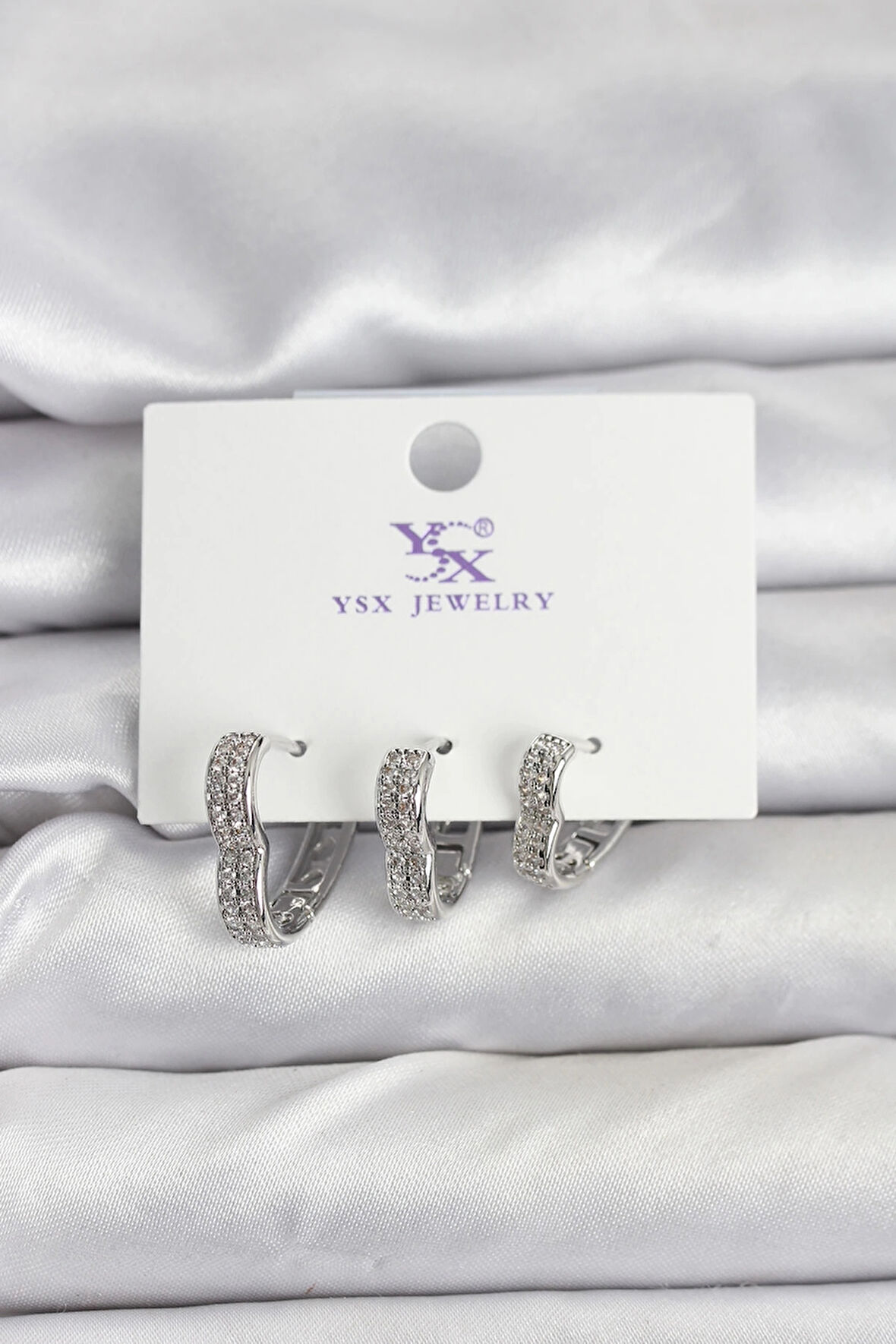 CEYLAN ADAM Gümüş Renk Pirinç Zirkon Taşlı Kalpli Kadın Küpe