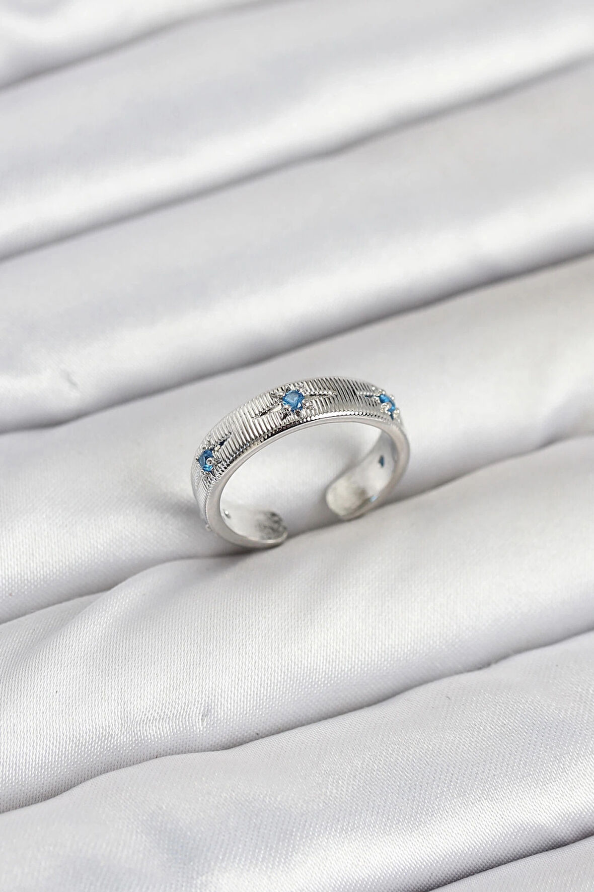 CEYLAN ADAM Pirinç Gümüş Renk Mavi Zirkon Taşlı Kutup Yıldızı Model Kadın Yüzük