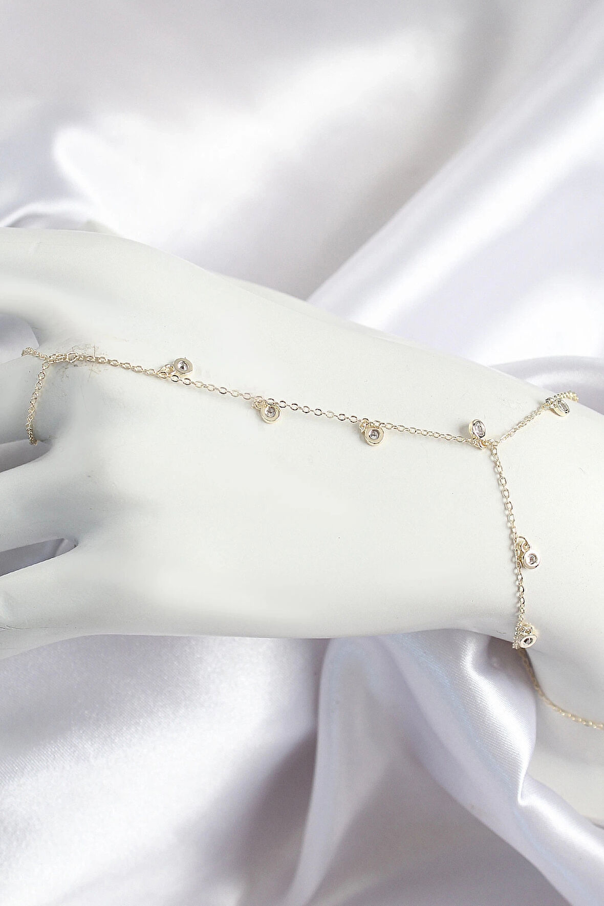 CEYLAN ADAM Pirinç Zirkon Taşlı Sallantılı Model Gold Renk Kadın Şahmeran