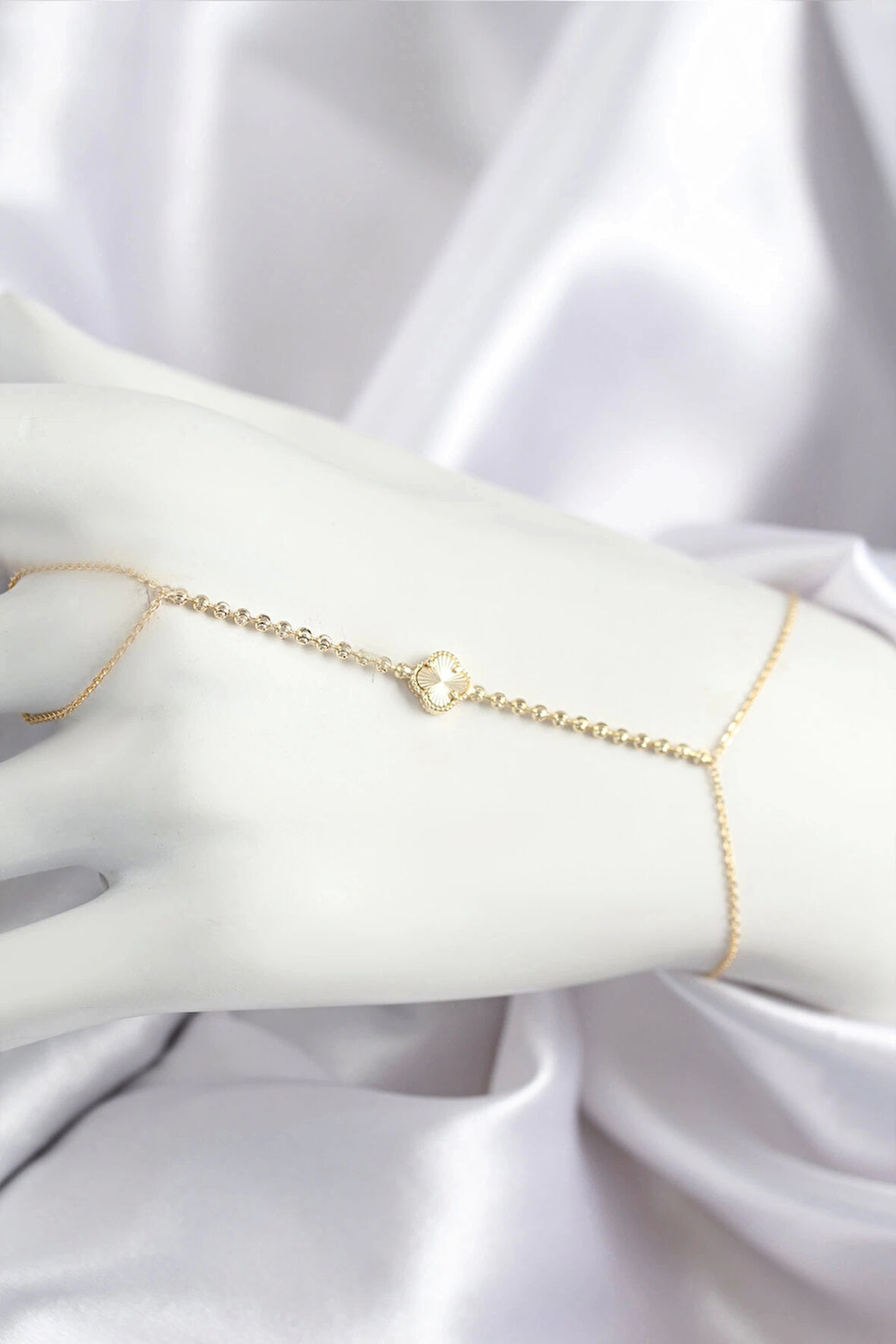 CEYLAN ADAM Pirinç Zirkon Taşlı Yonca Model Gold Renk Şahmeran
