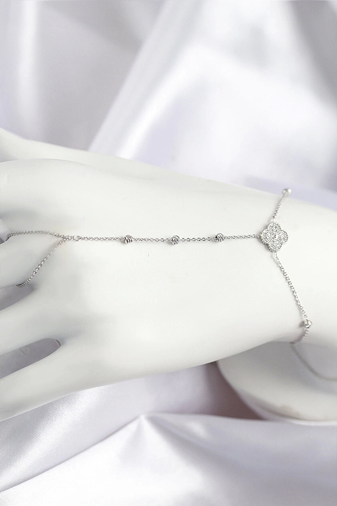 CEYLAN ADAM Pirinç Zirkon Taşlı Yonca Model Gümüş Renk Şahmeran