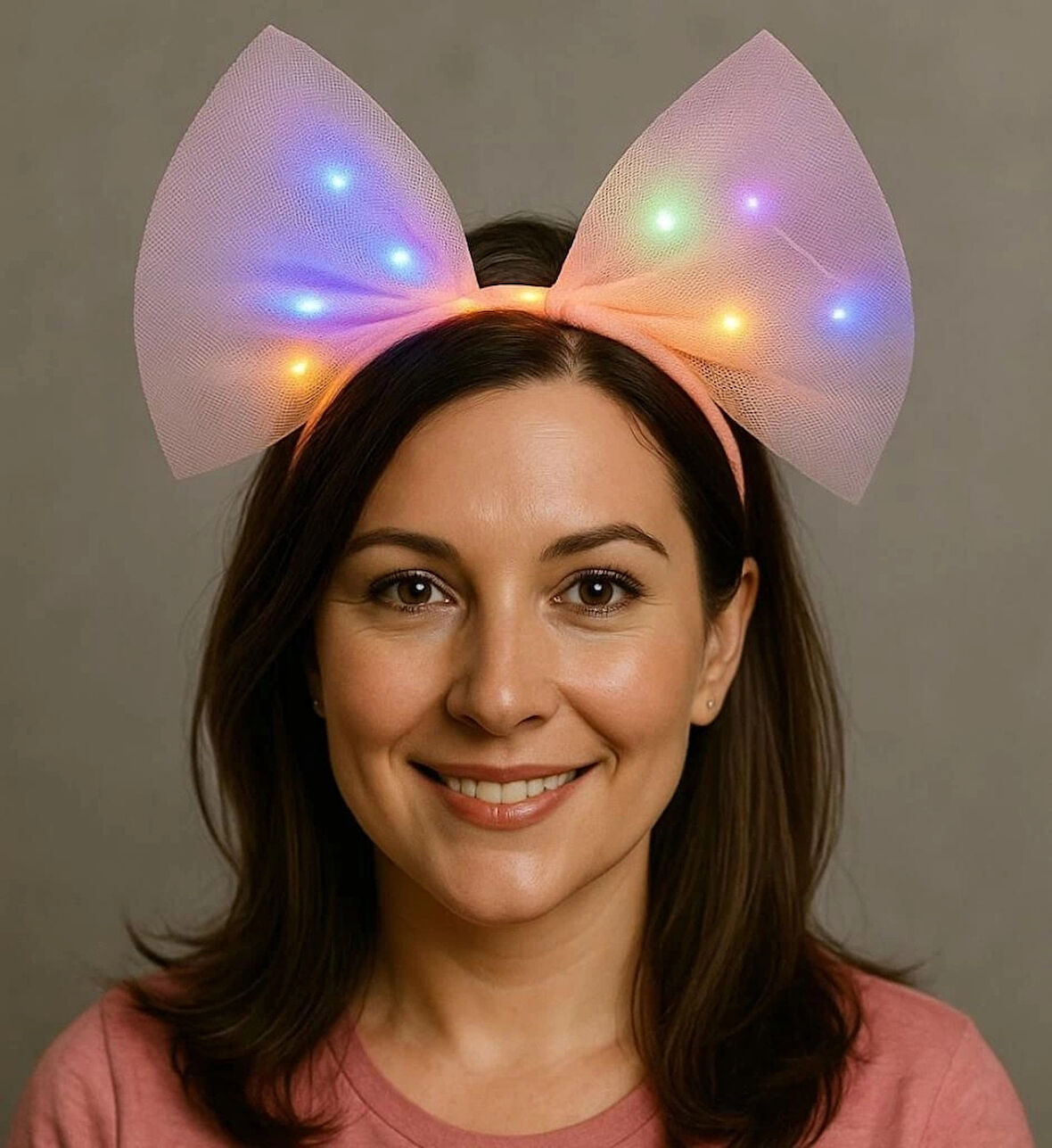 CEYLAN ADAM     Rengarenk Led Işıklı Fiyonk Şekilli Tül Parti Tacı Pembe Renk 25x25 cm