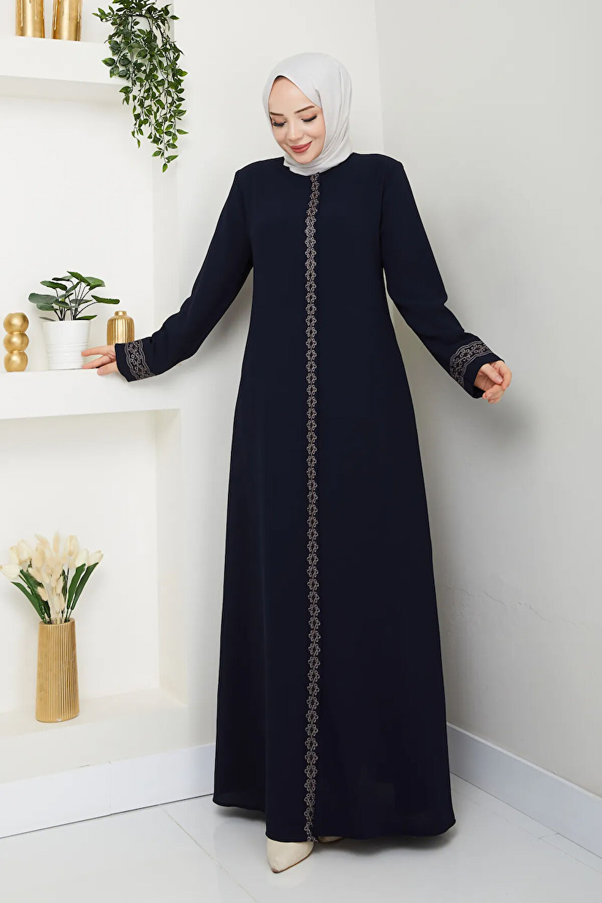 Lacivert Boydan Fermuarlı Papatya İşlemeli Büyük Beden Ferace