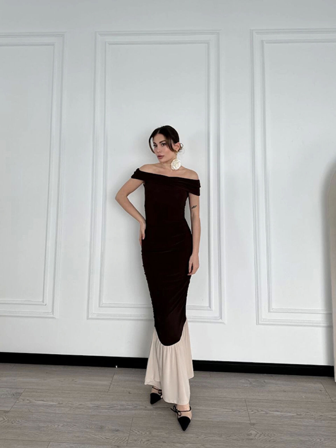 Striptiz Omuzlu Uzun Elbise- Kahve