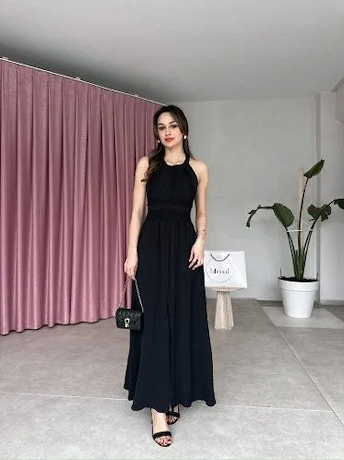 Kadın Krinkil Kumaş Beli Gipeli Halter Yaka Maxi Boy Elbise