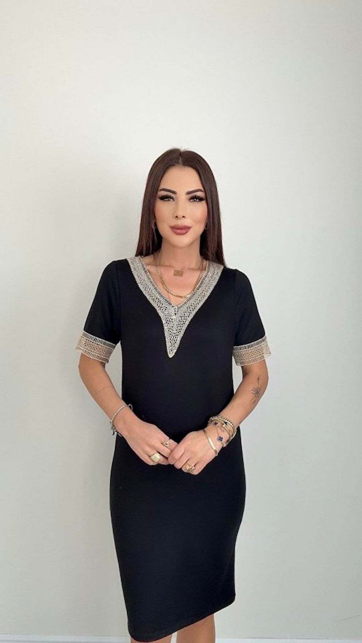 Kadın V Yaka Güpürlü İki İplik Elbise