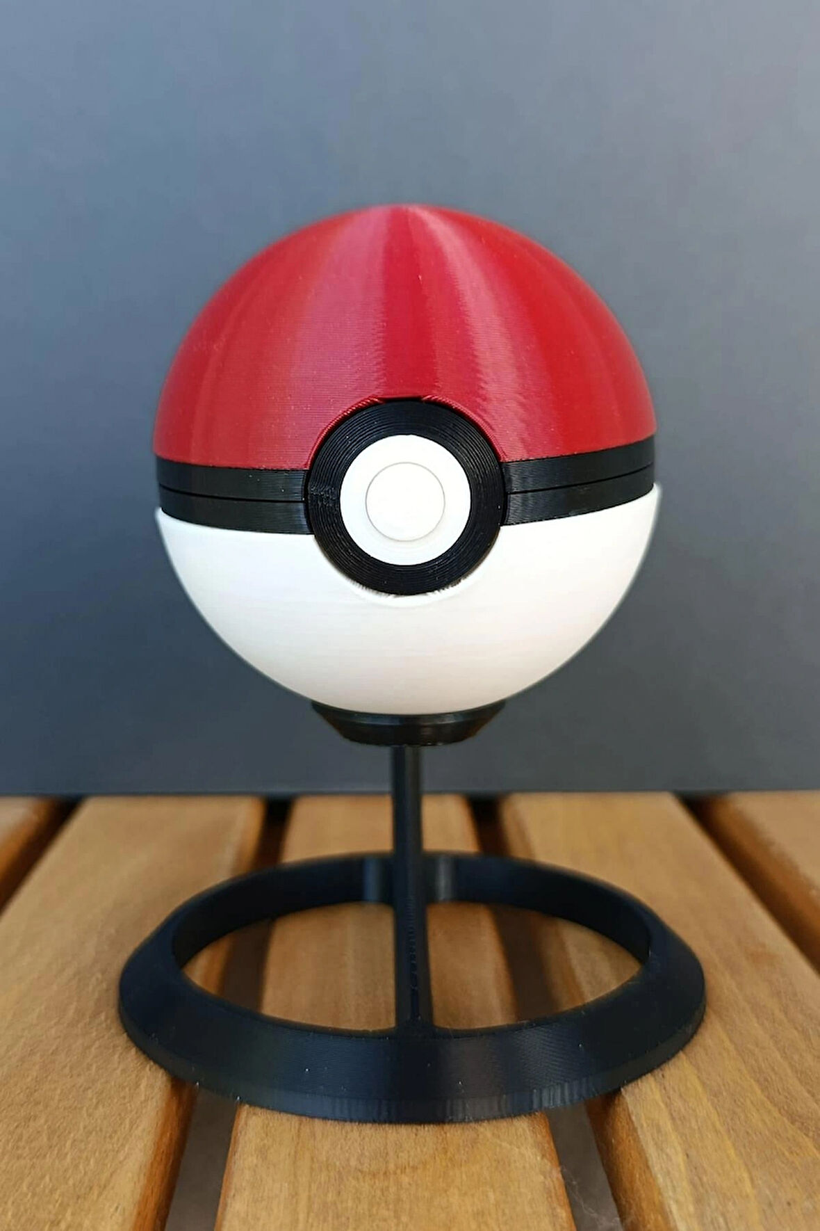 Gerçek Boyut Pokemon Pokeball Poketopu (Standlı, Açılabilir, Mıknatıslı Kilit)