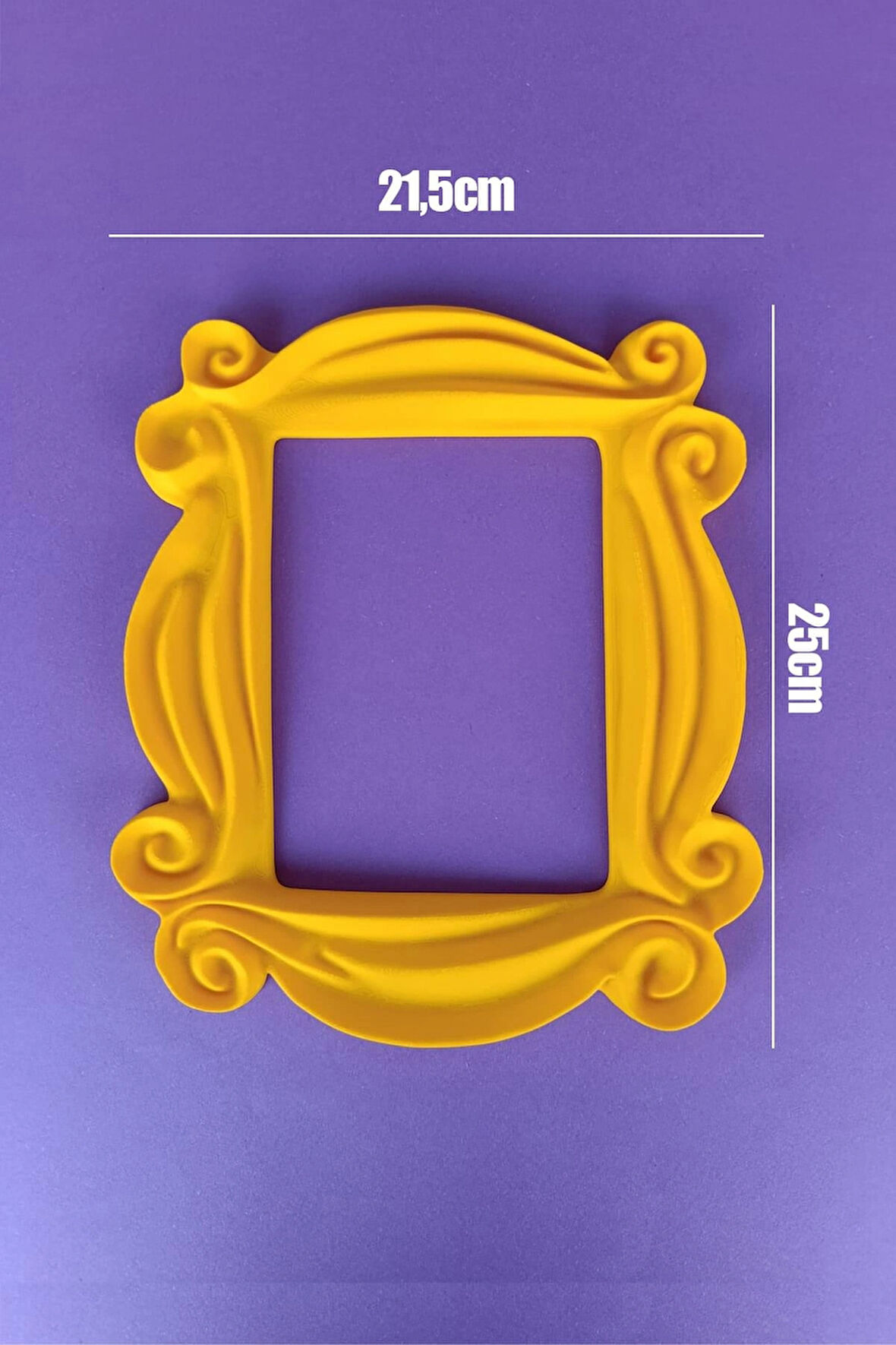 Friends Monica'nın Kapı Süsü, Monica Kapı Sarı Çerçevesi, Friends Kapı Dekoru 25cm