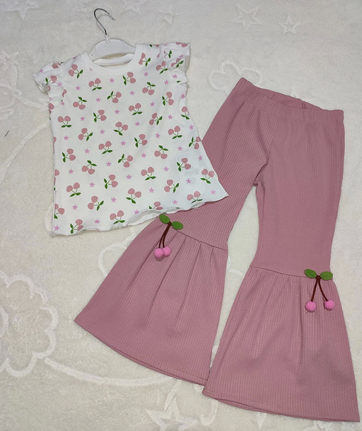 1-2-3-4 Yaş Kiraz Baskılı Tişört İspanyol Paçalı Likralı 2li Kız Çocuk Takımı Gül Kurusu